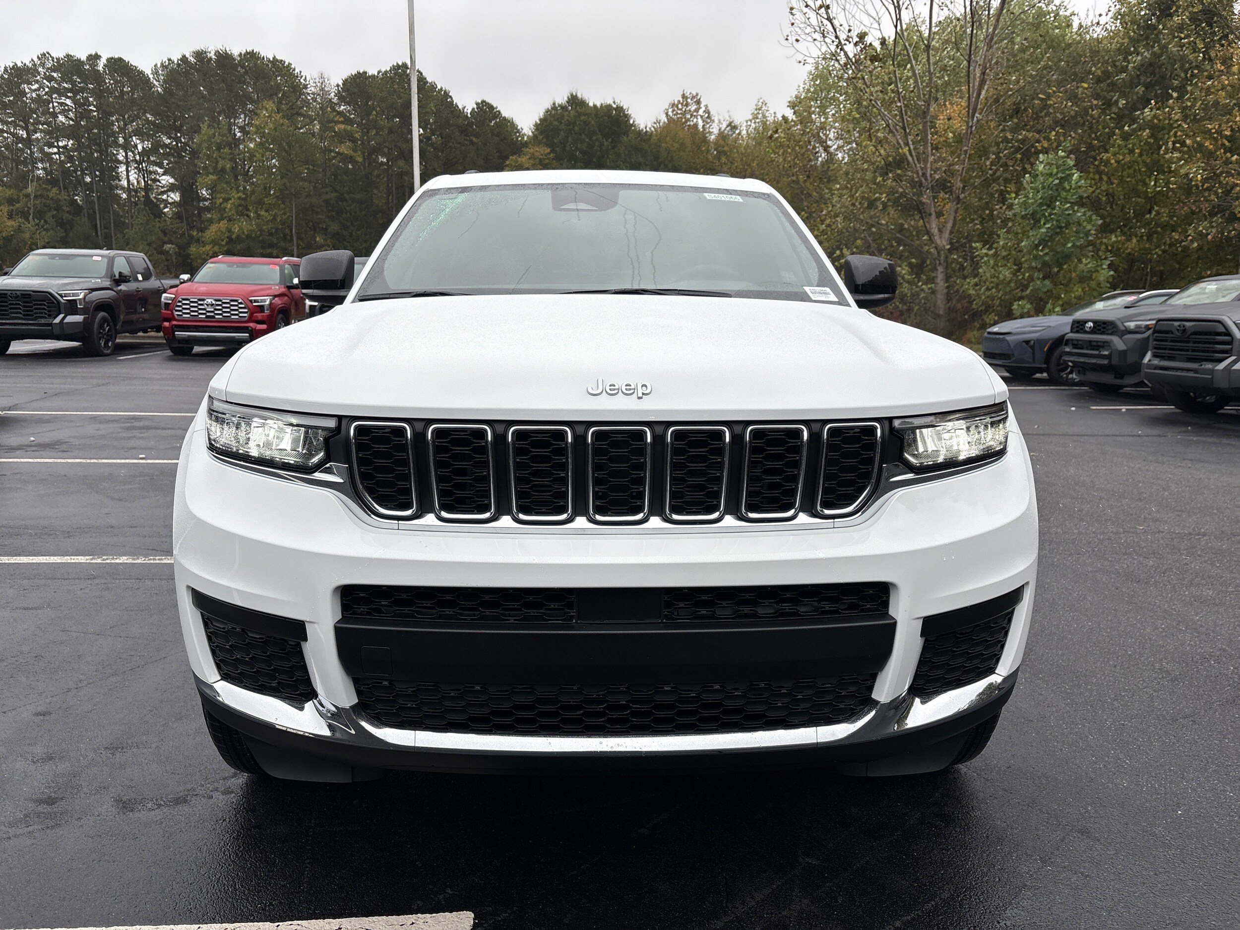 2025 Jeep Grand Cherokee Laredo X photo 3