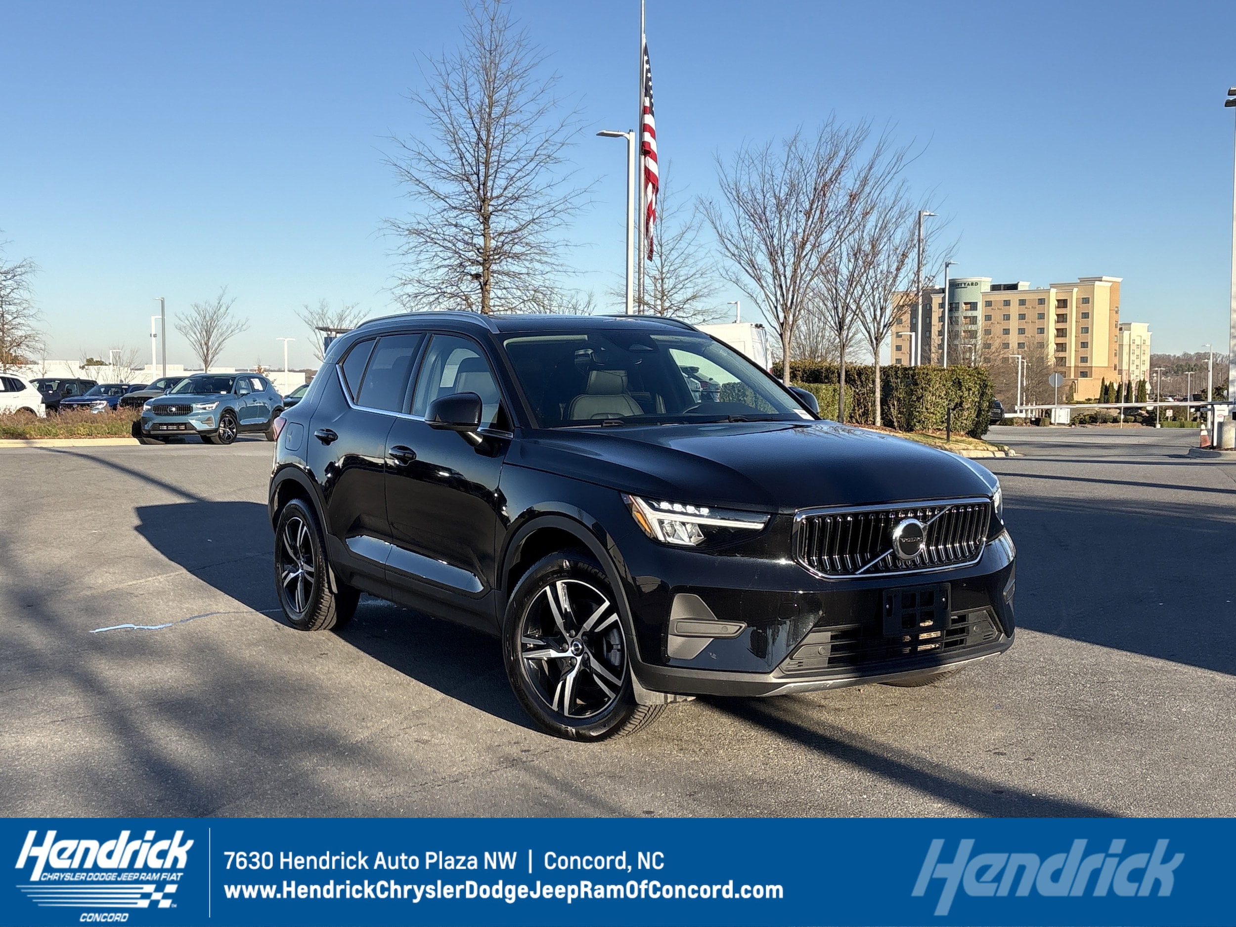 2025 Volvo XC40 Core's photo