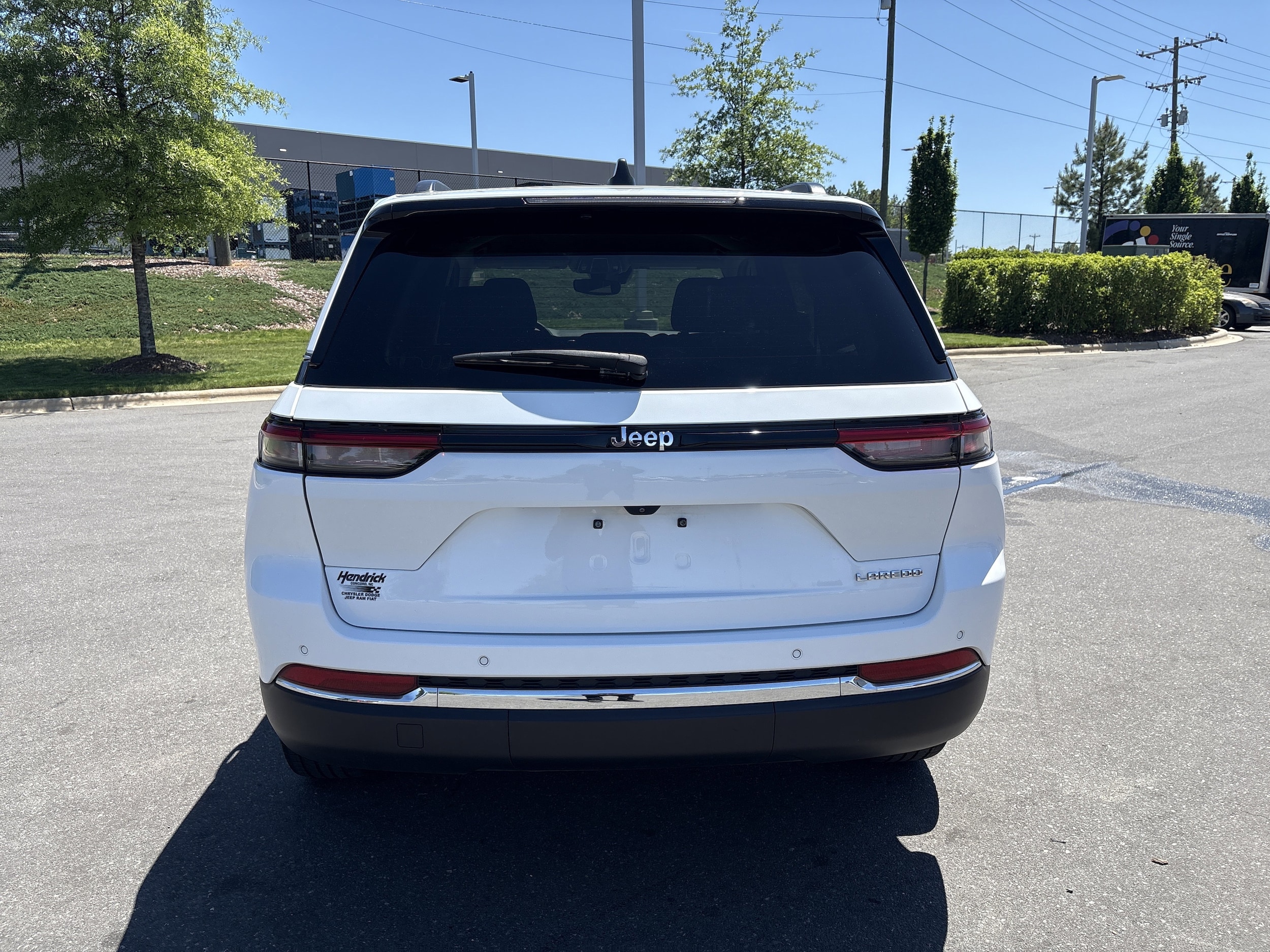 2023 Jeep Grand Cherokee Laredo photo 3