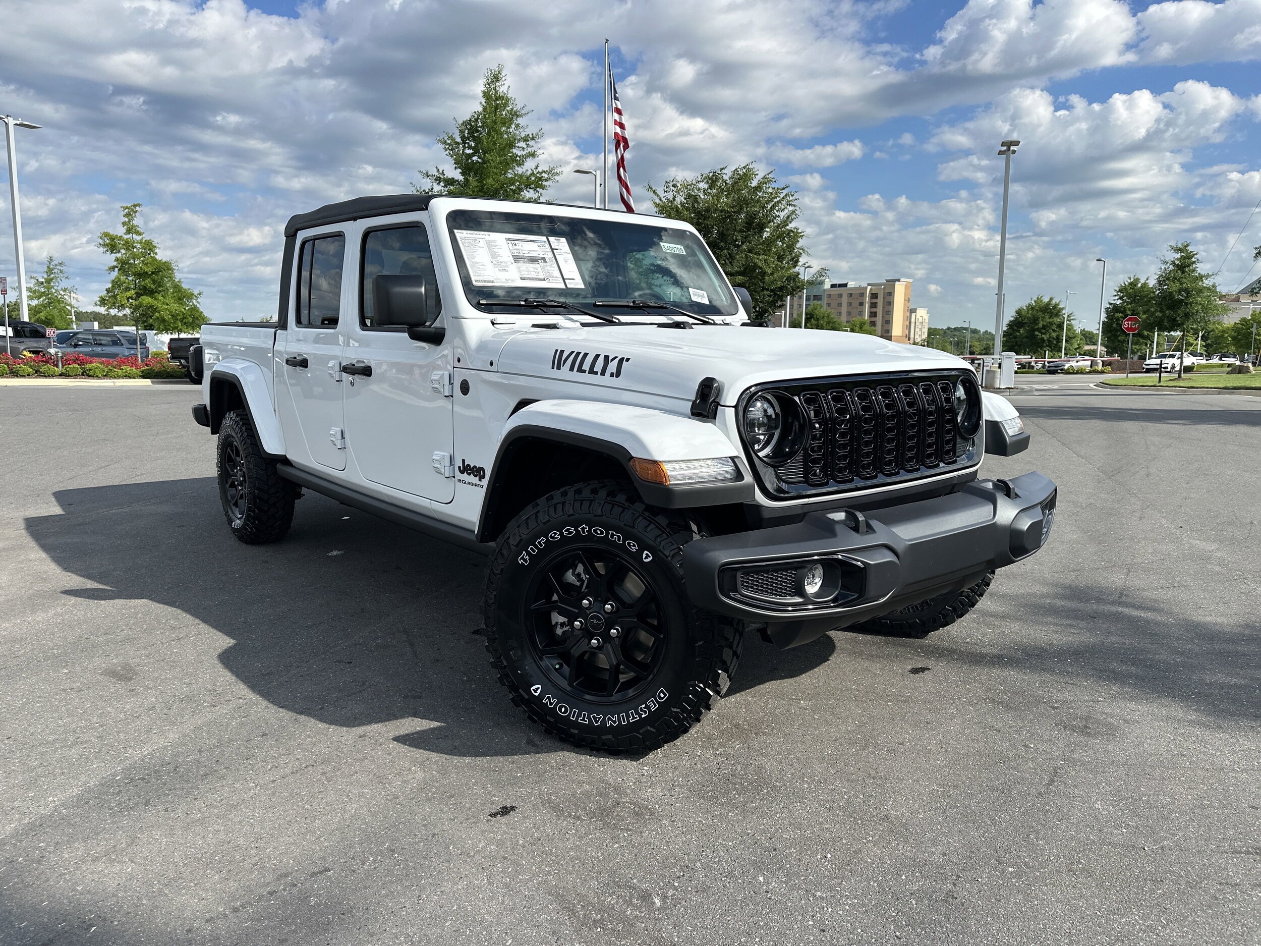 2025 Jeep Gladiator Willys photo 2