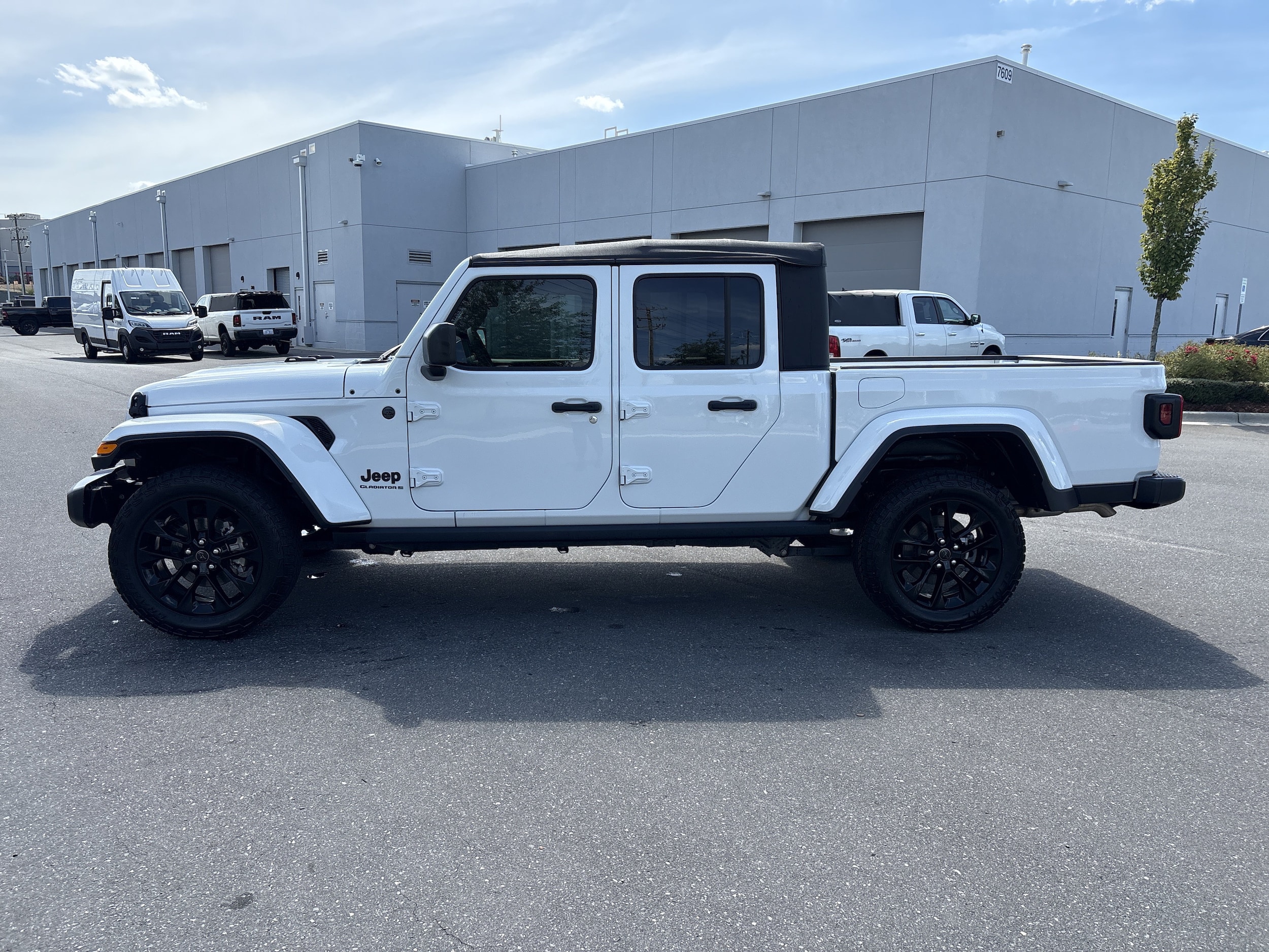 2025 Jeep Gladiator Nighthawk