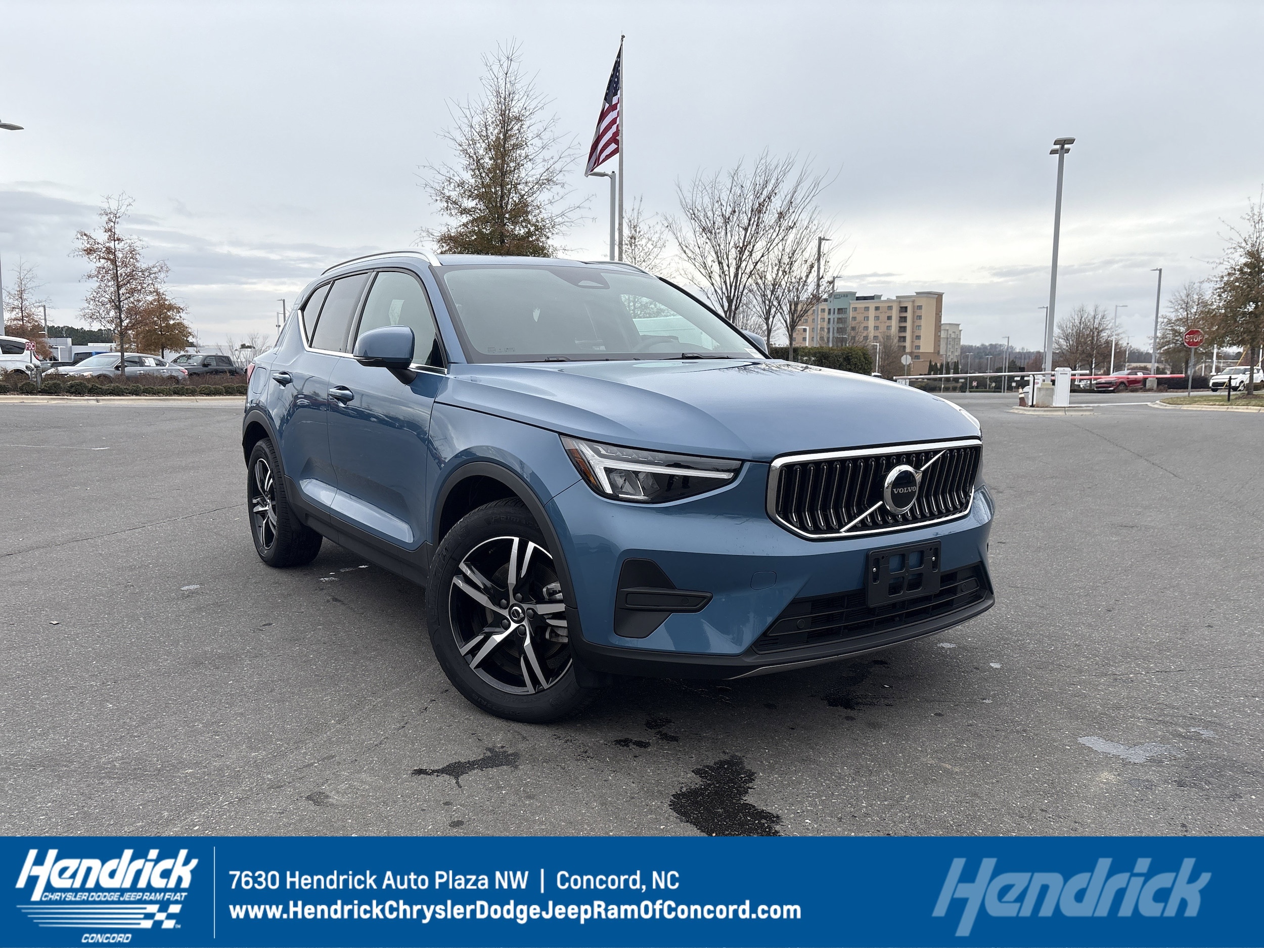 2025 Volvo XC40 Core