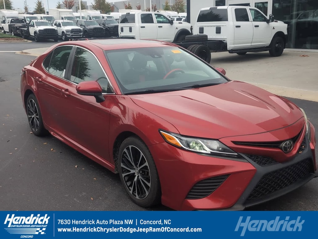 Used 2019 Toyota Camry SE Sedan