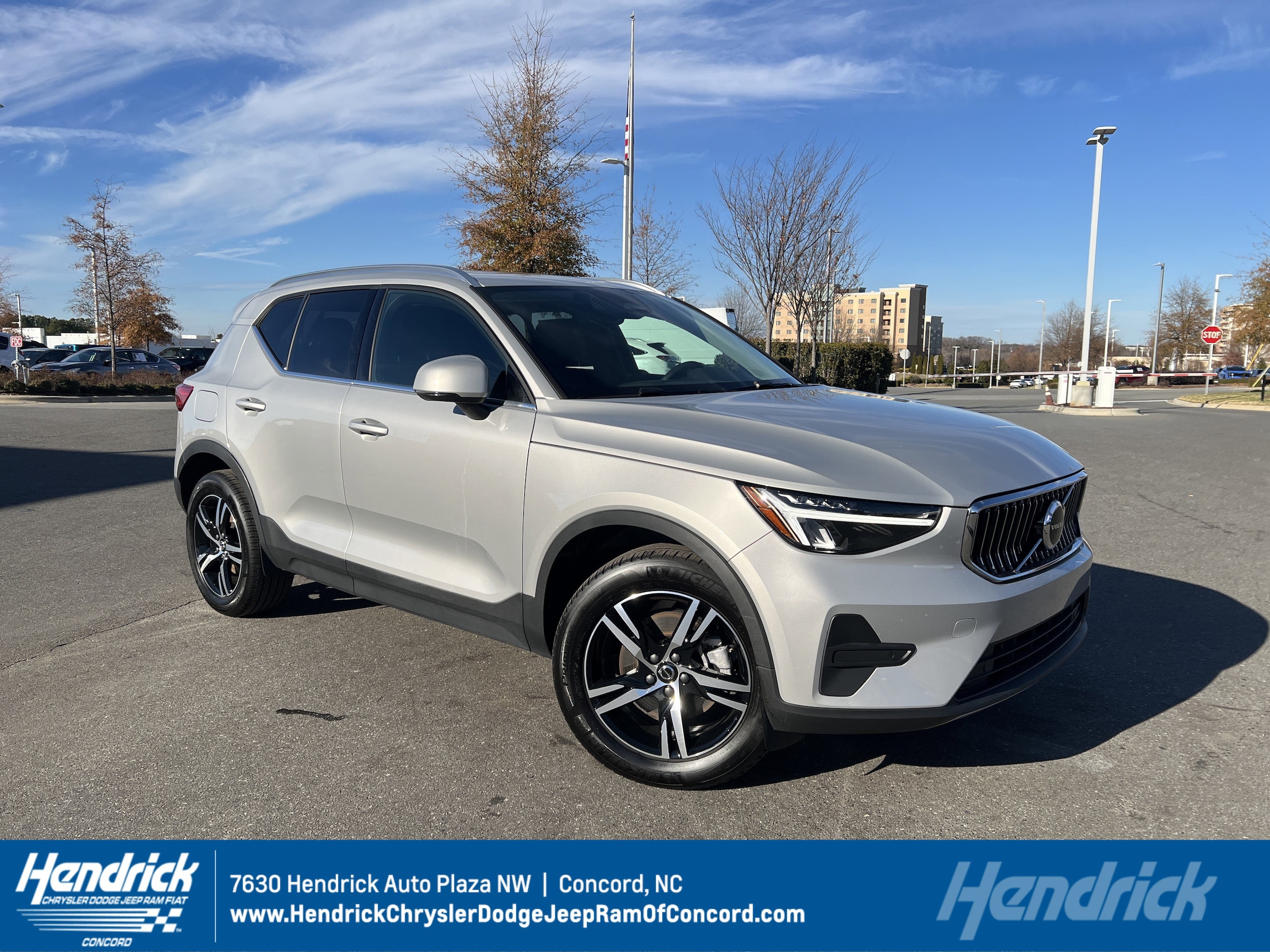 2025 Volvo XC40 Core's photo