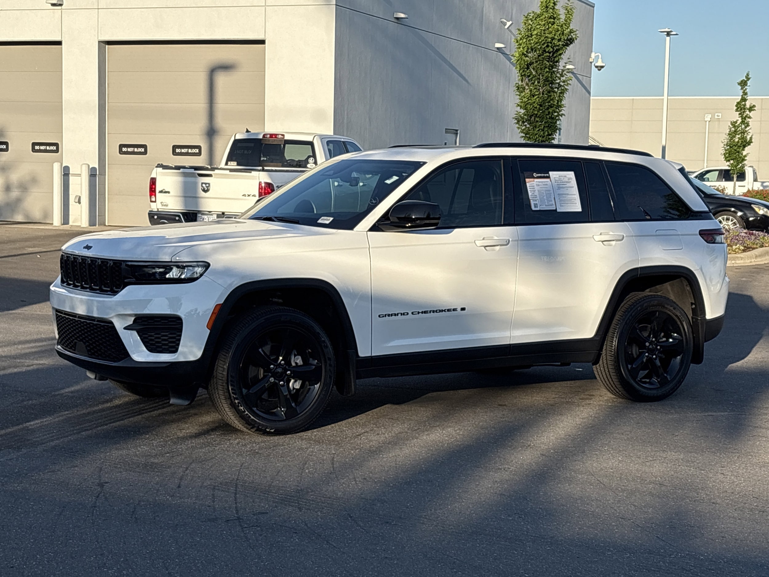2025 Jeep Grand Cherokee Altitude X photo 4