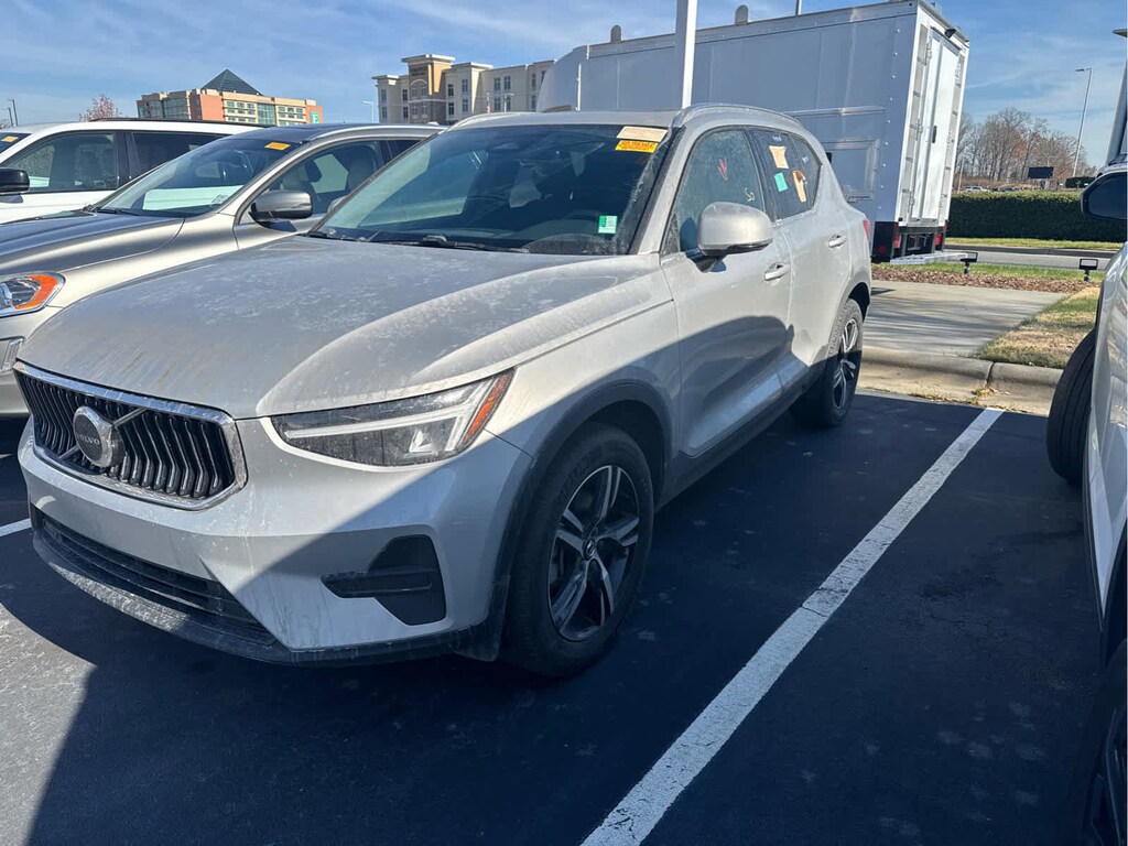 Used 2025 Volvo XC40 Core Bright Theme SUV