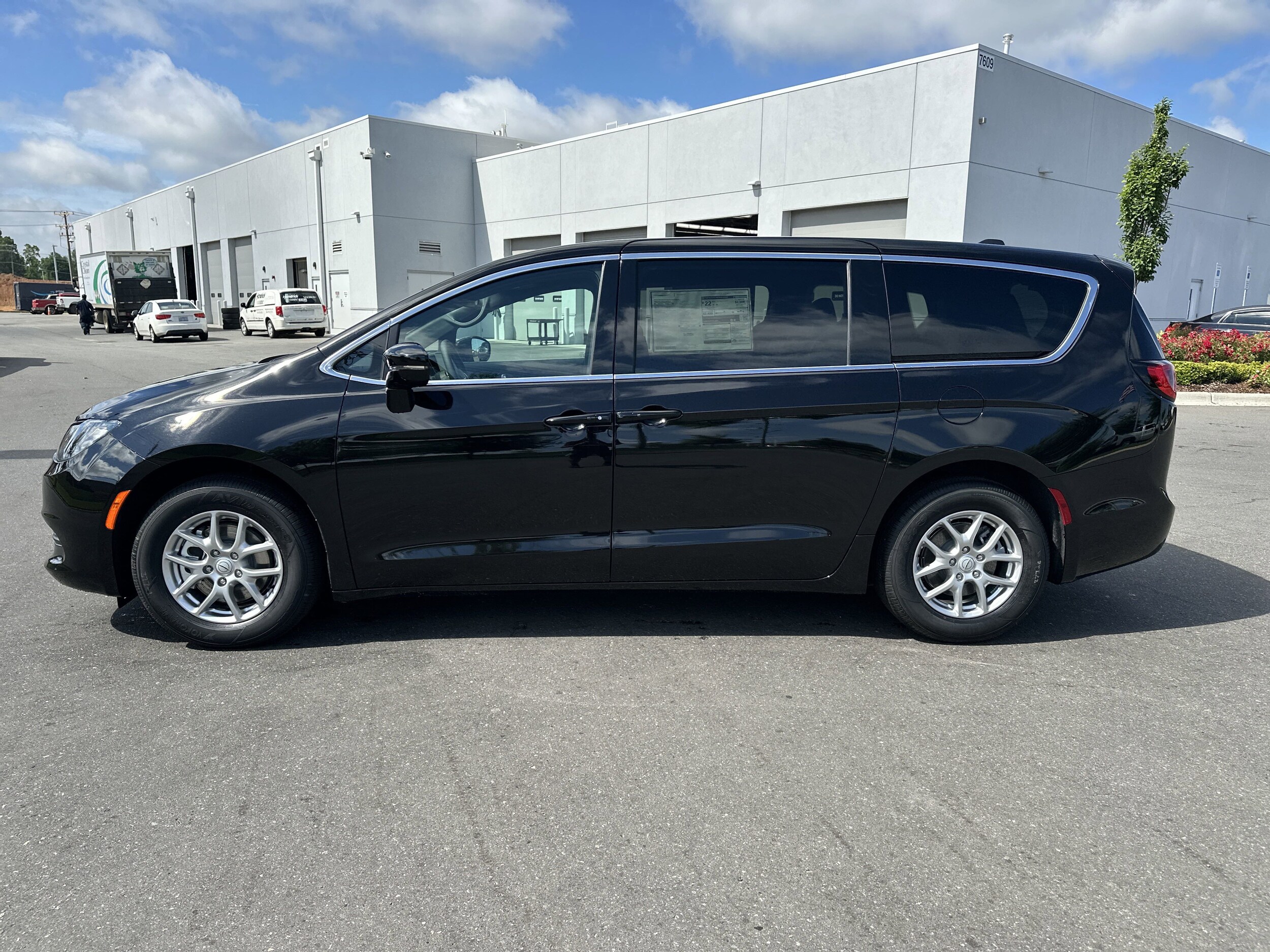 2025 Chrysler Voyager LX photo 3
