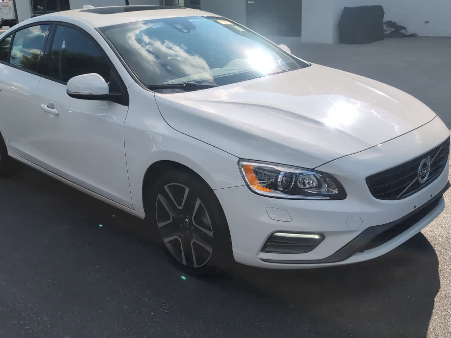 2017 Volvo S60 Dynamic photo 2