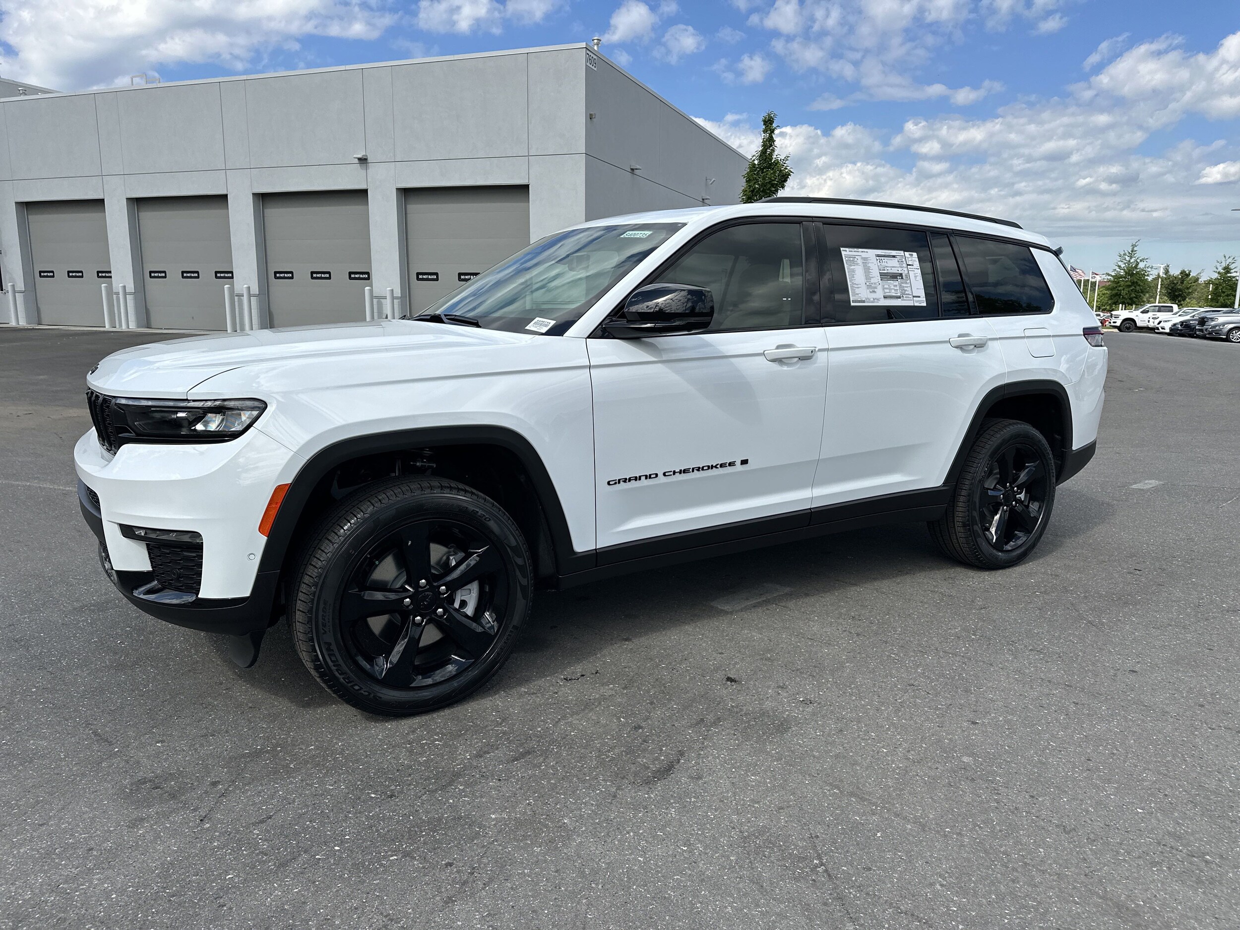 2025 Jeep Grand Cherokee Limited photo 4