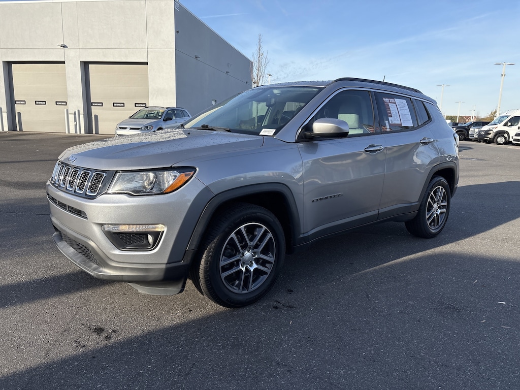 Used 2018 Jeep Compass Latitude w/Sun/Wheel Pkg SUV