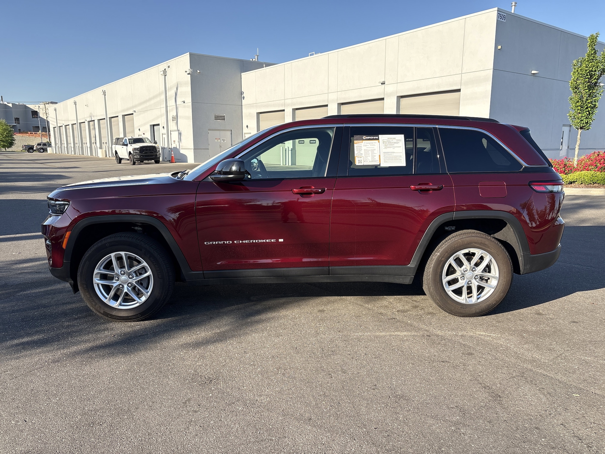 2025 Jeep Grand Cherokee Laredo X photo 4