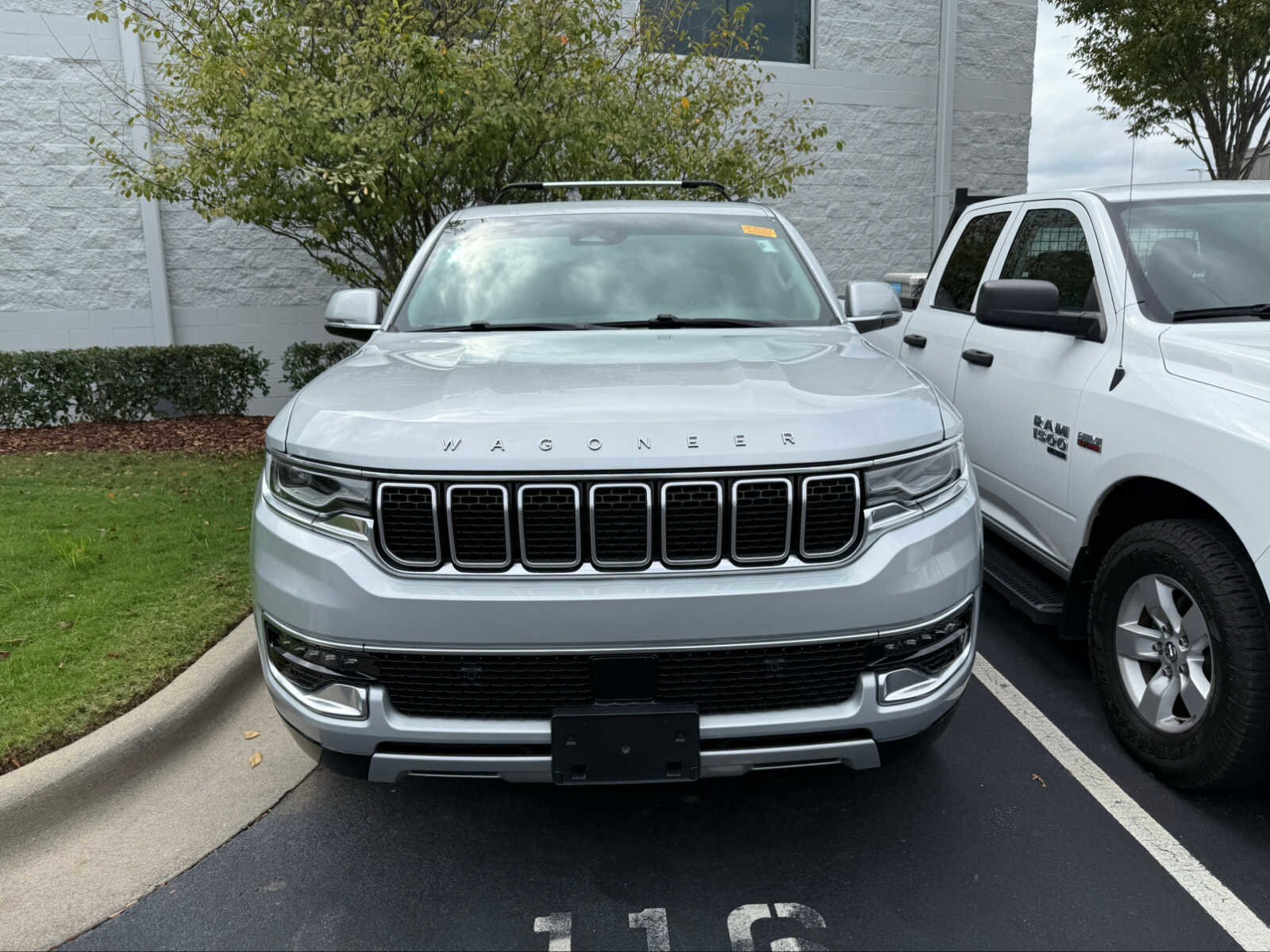 2022 Jeep Wagoneer Series II photo 2