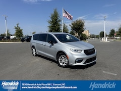 2025 Chrysler Pacifica Select Passenger Van