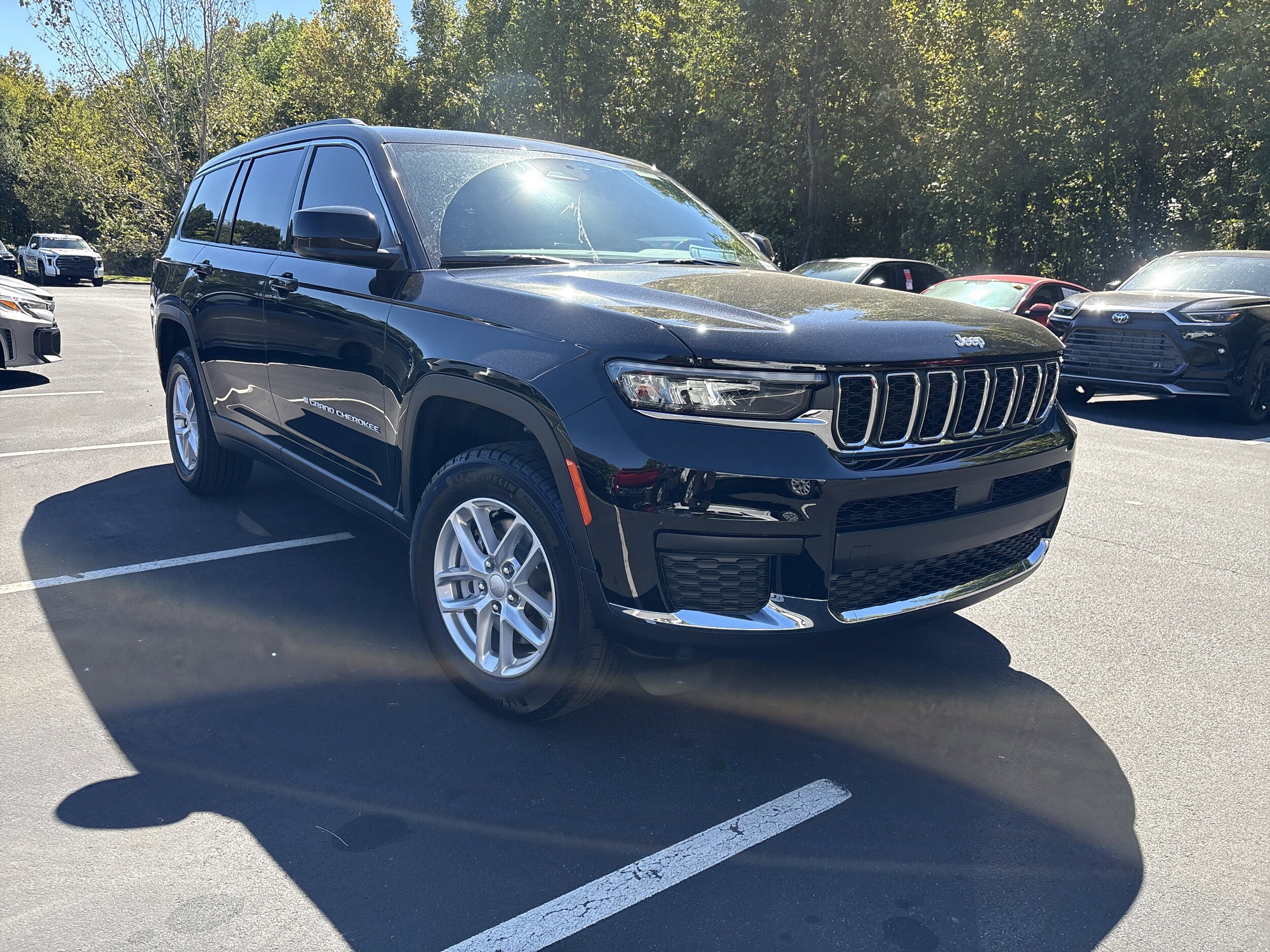 2025 Jeep Grand Cherokee Laredo X photo 2
