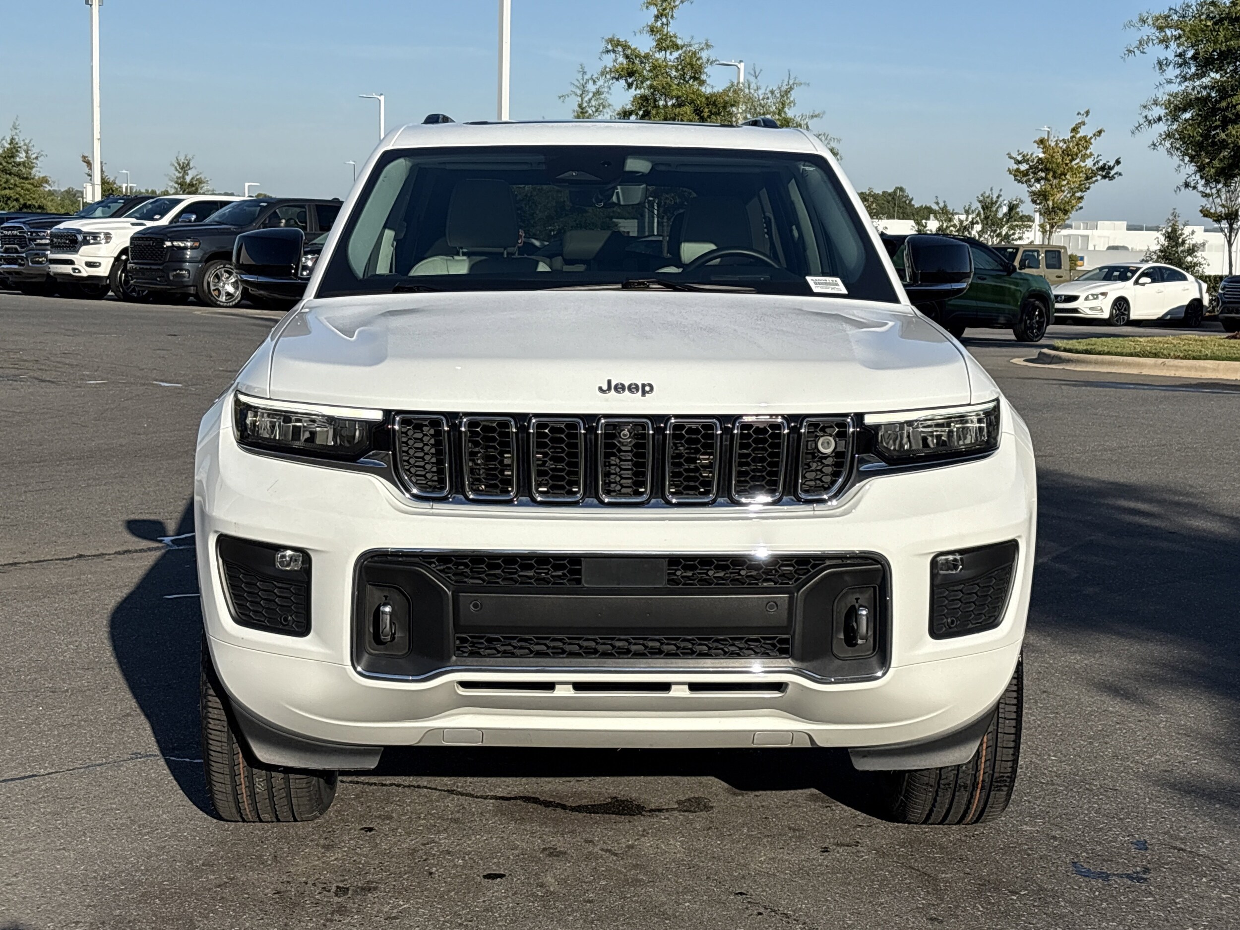 2022 Jeep Grand Cherokee Overland photo 3