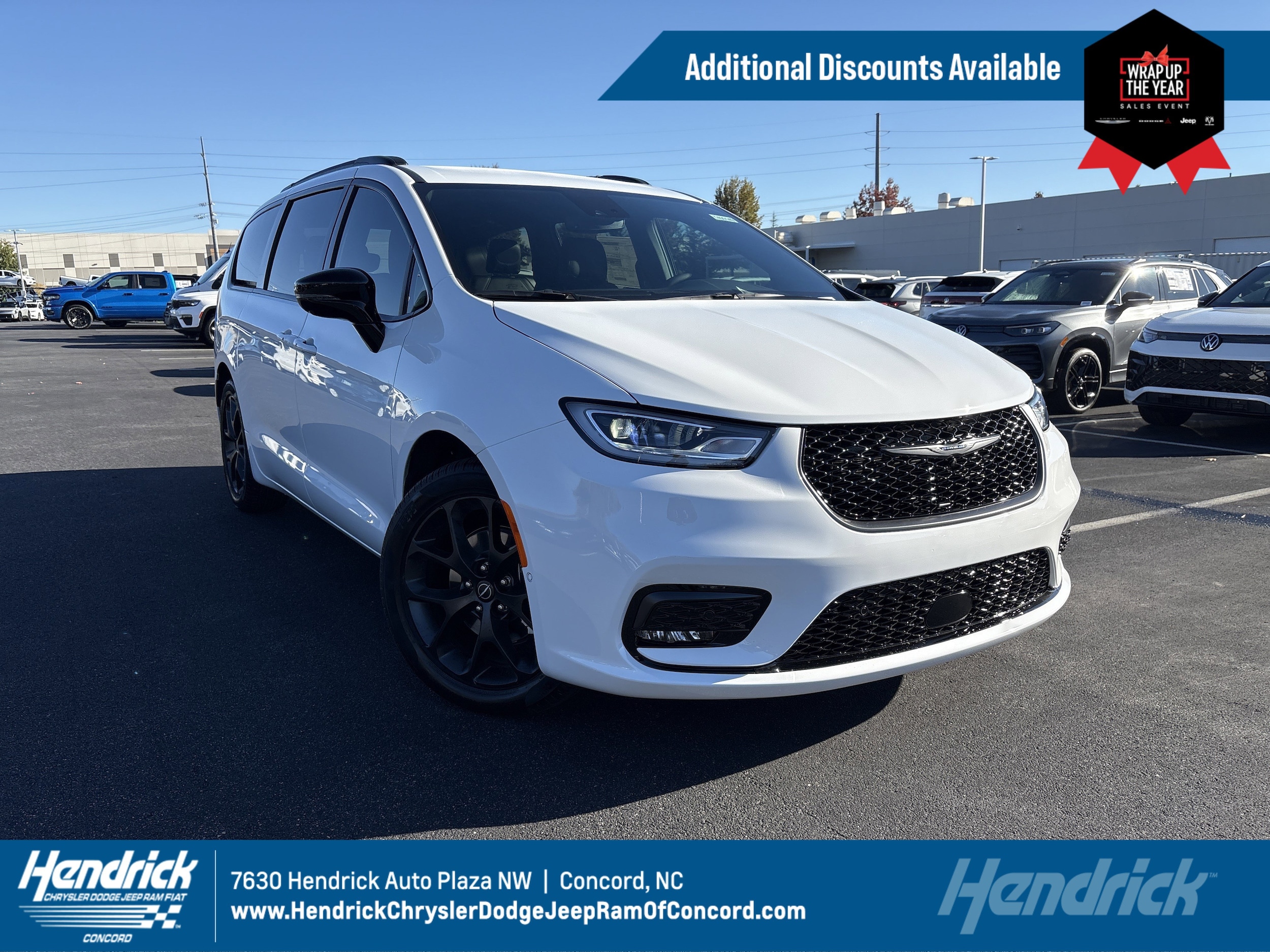 2026 Chrysler Pacifica Select's photo