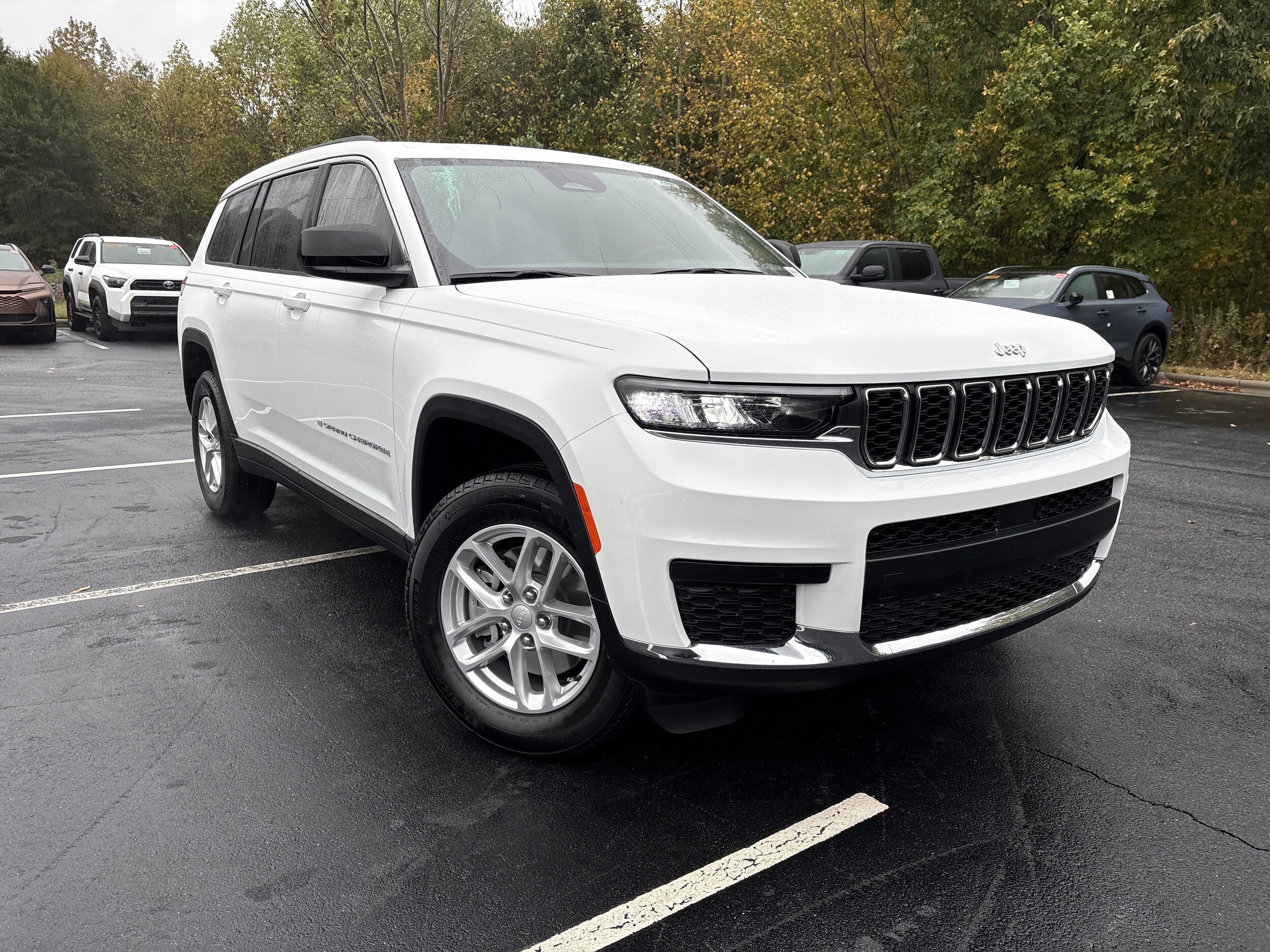 2025 Jeep Grand Cherokee Laredo X photo 2