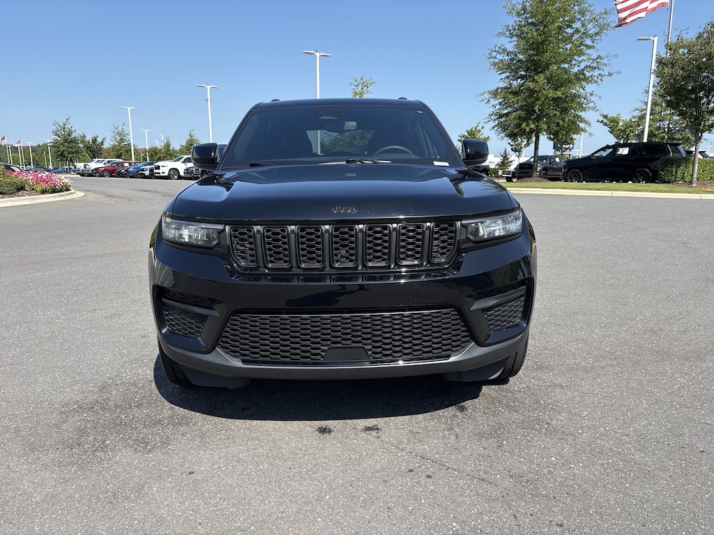 Used 2023 Jeep Grand Cherokee Altitude SUV