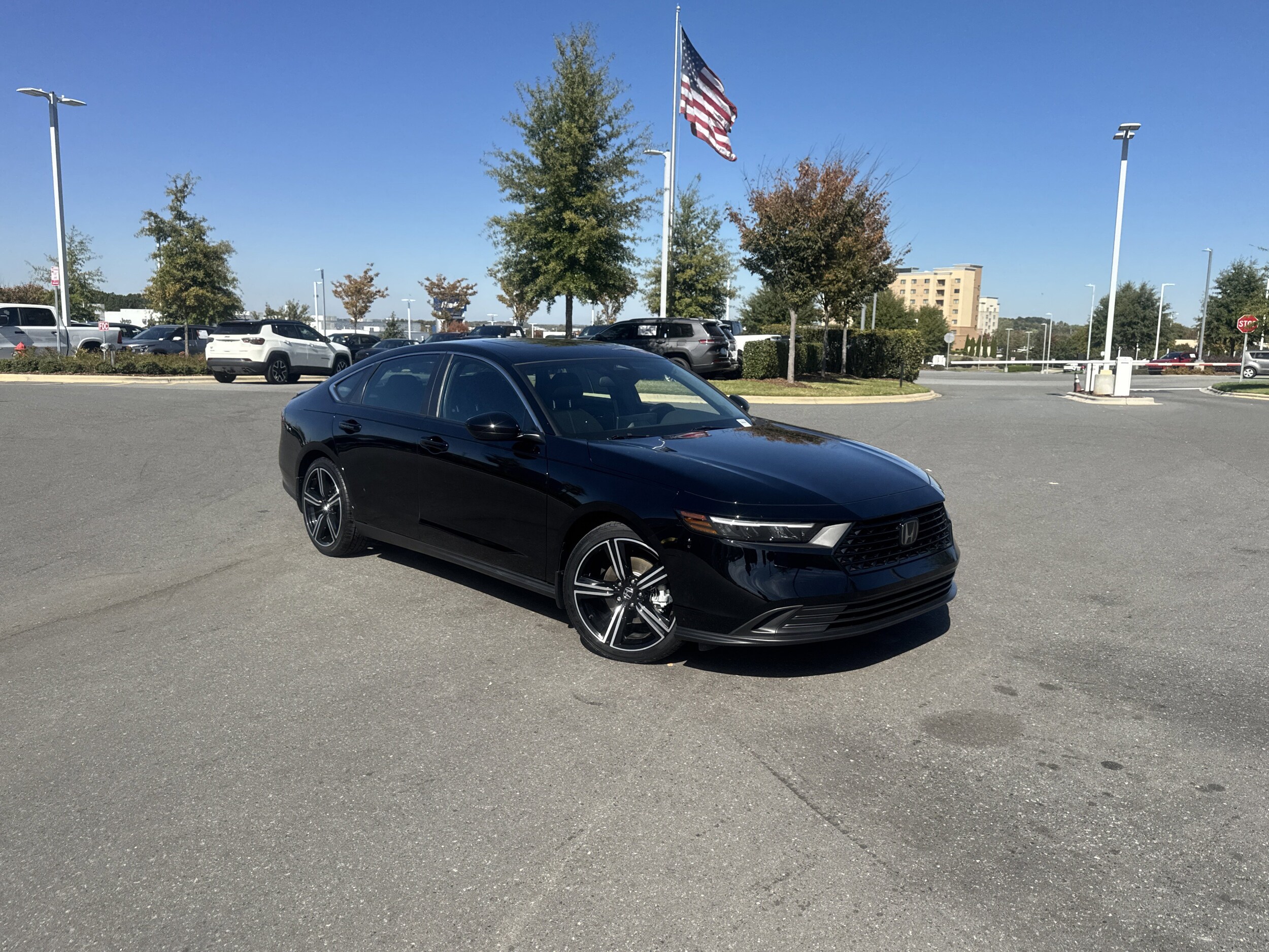 2023 Honda Accord Hybrid Sport photo 2