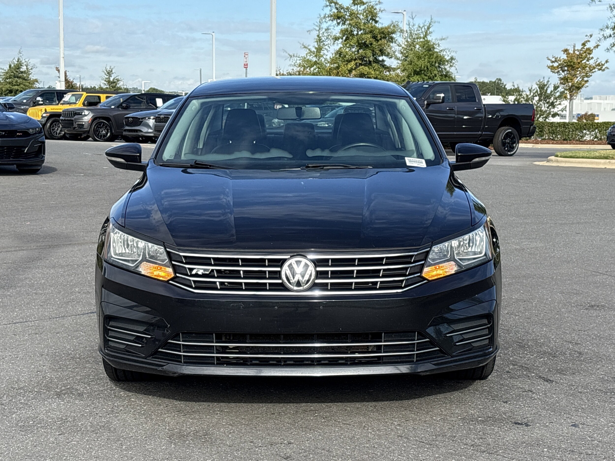 2017 Volkswagen Passat R-Line photo 2