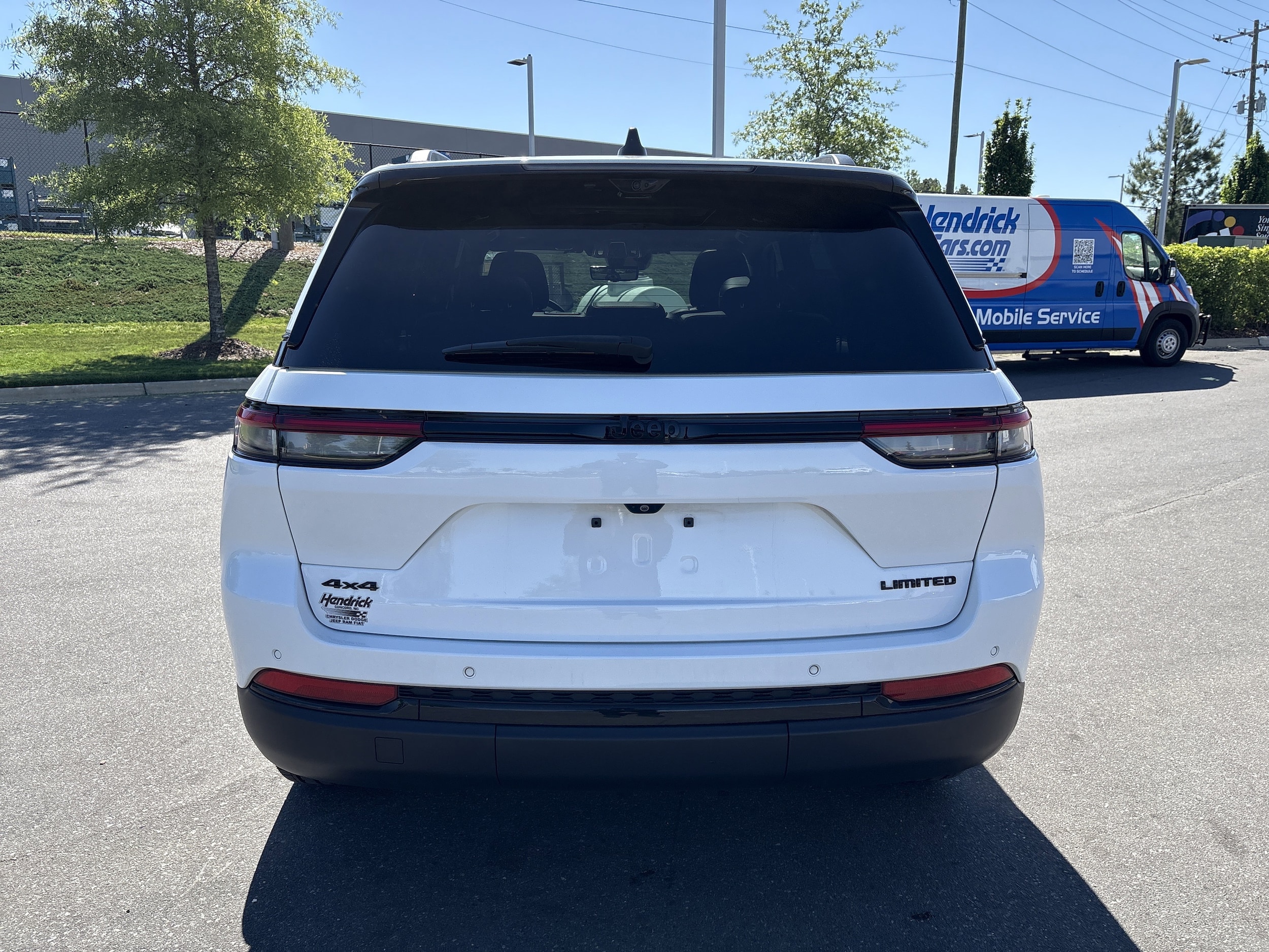 2025 Jeep Grand Cherokee Limited photo 3