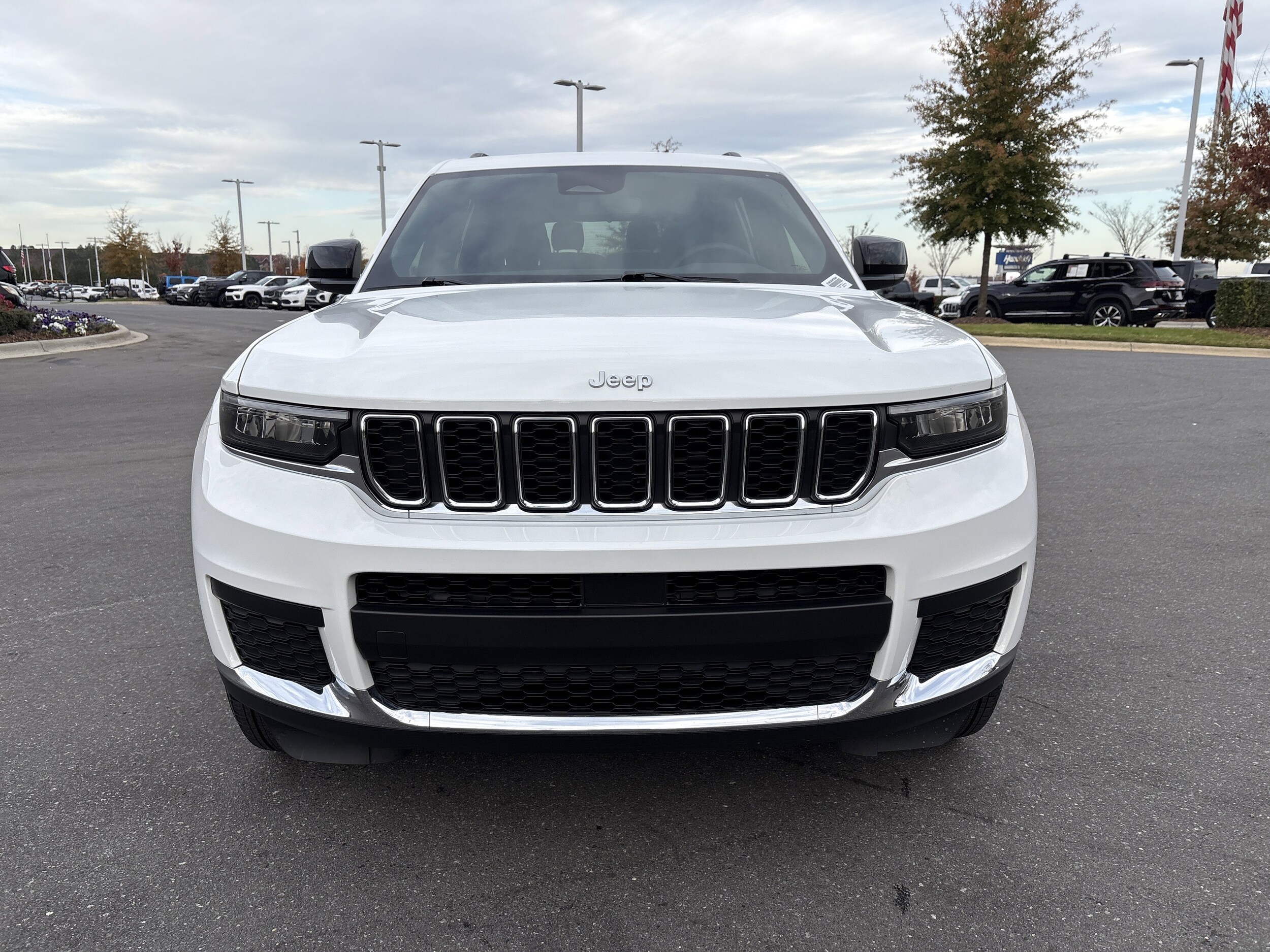 2024 Jeep Grand Cherokee Laredo X photo 3