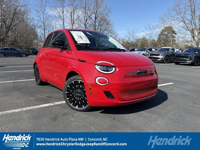 2025 FIAT 500e Base