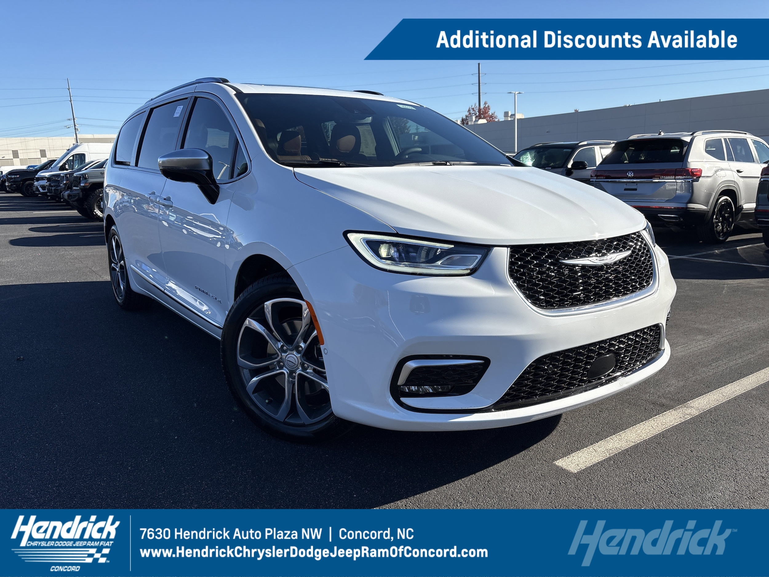 2026 Chrysler Pacifica Pinnacle's photo