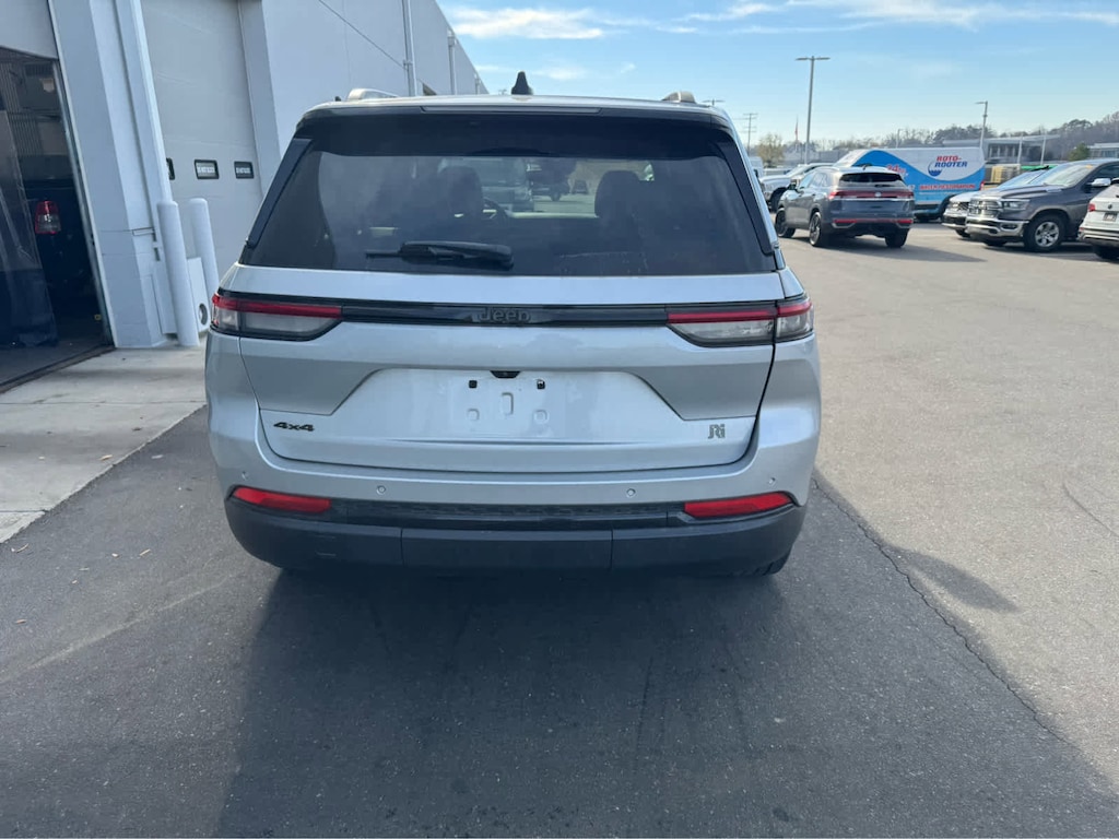 Used 2024 Jeep Grand Cherokee Altitude X SUV