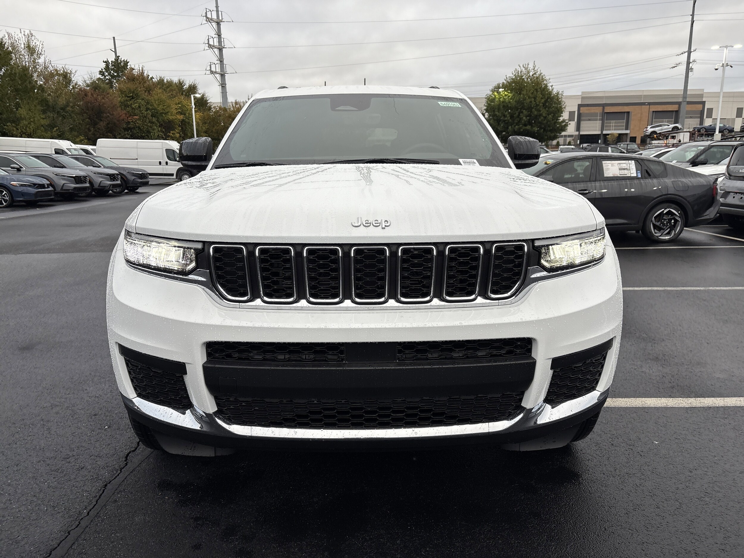 2025 Jeep Grand Cherokee Laredo X photo 3