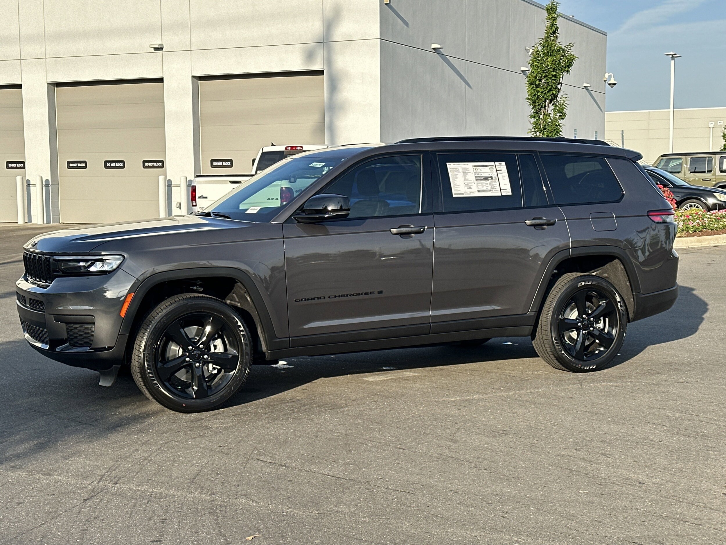 2025 Jeep Grand Cherokee Altitude X photo 4