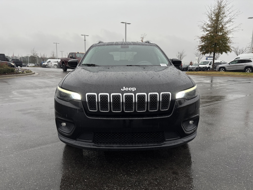 Used 2019 Jeep Cherokee Latitude SUV