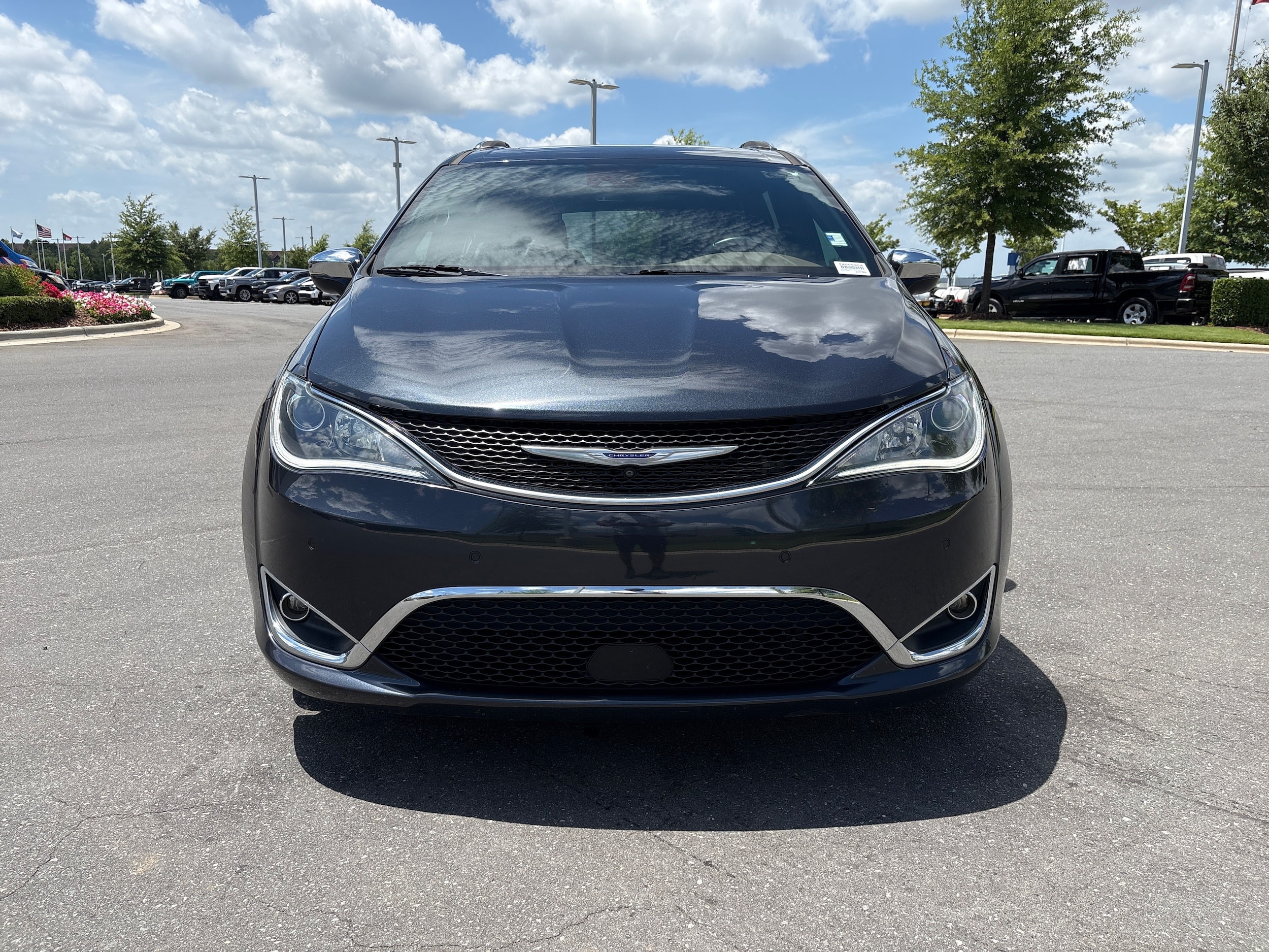 Chrysler Pacifica Limited