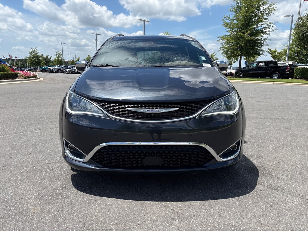 Used 2020 Chrysler Pacifica Limited Minivan