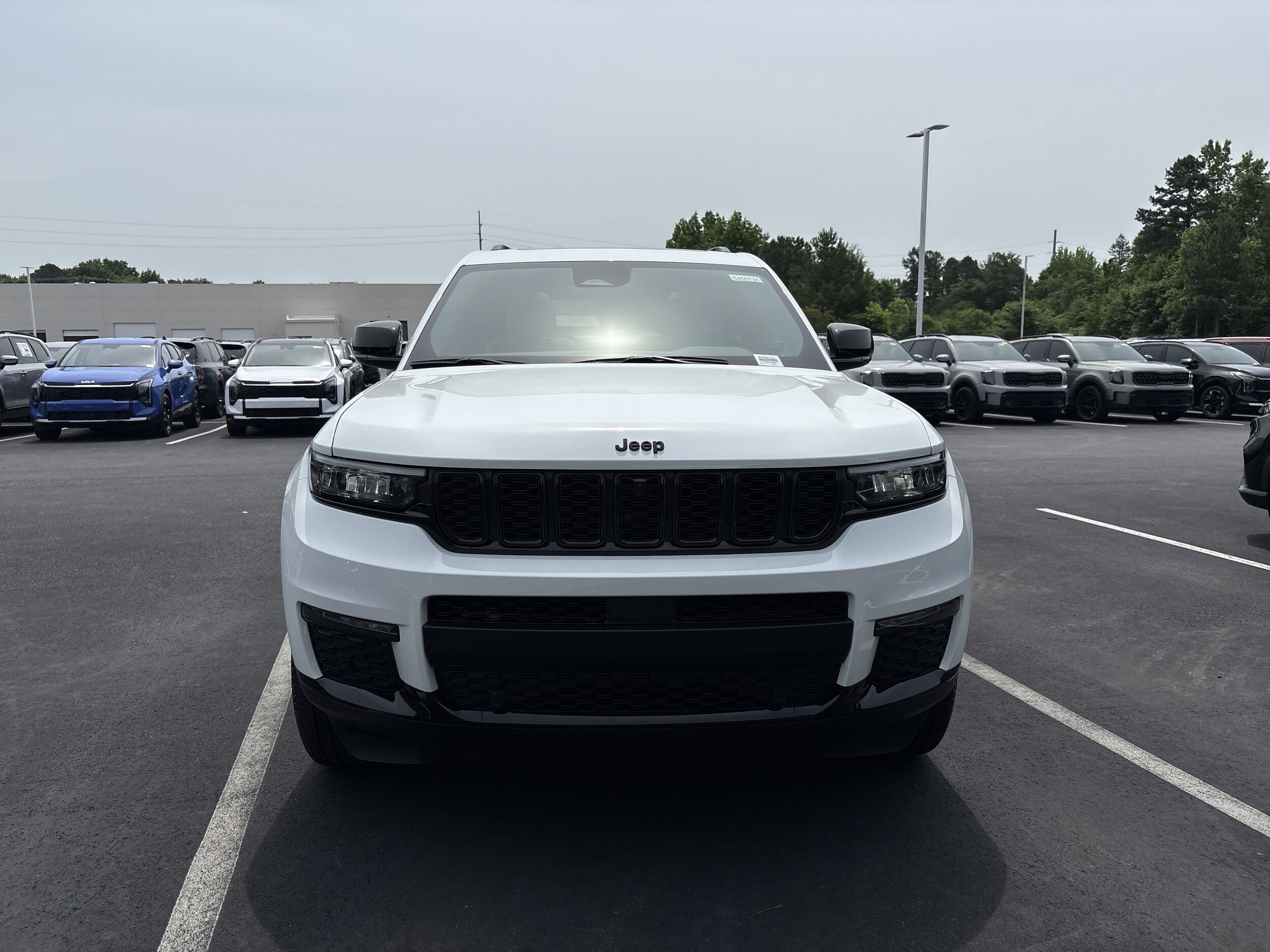 2025 Jeep Grand Cherokee Limited photo 3
