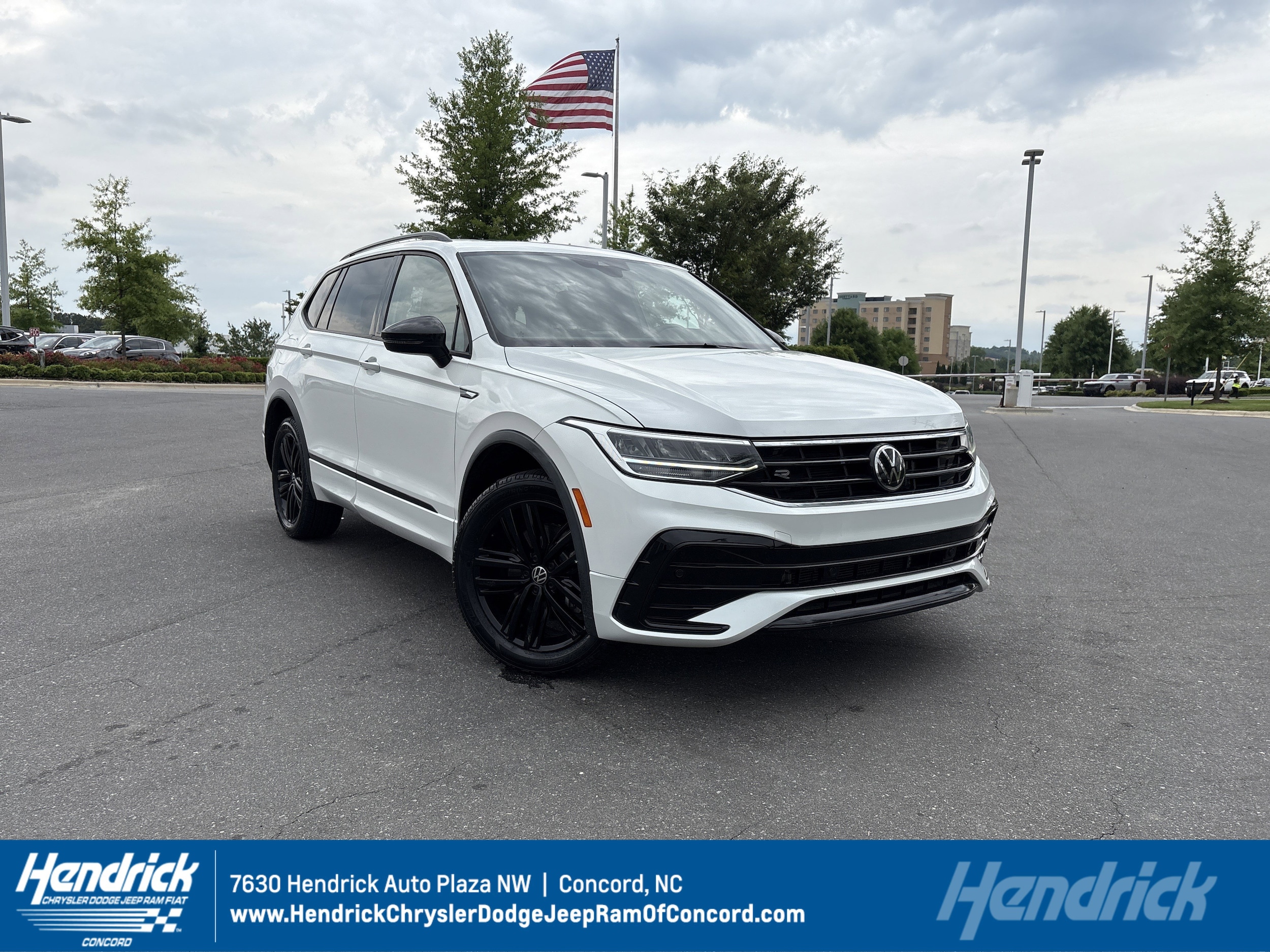 2022 Volkswagen Tiguan 2.0T SE R-Line Black 4Motion's photo