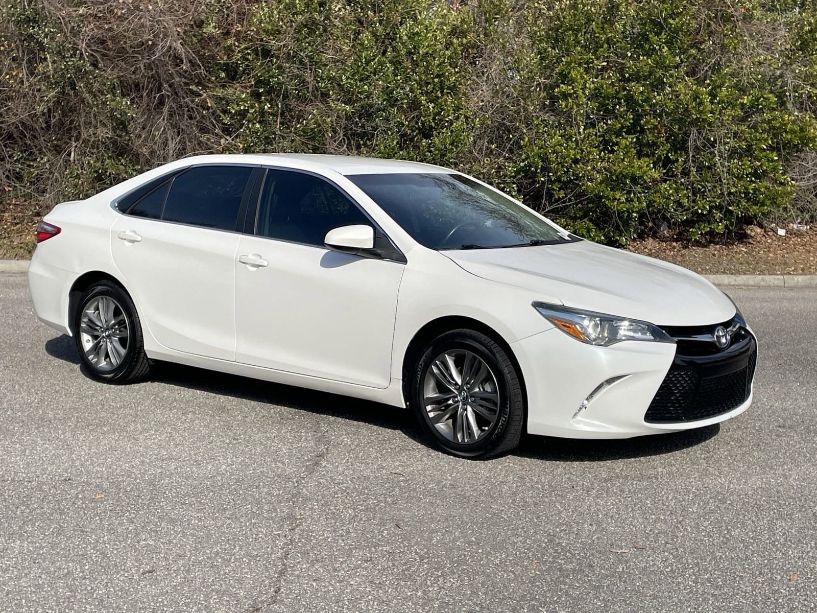 Used 2017 Toyota Camry SE with VIN 4T1BF1FK5HU339083 for sale in Kansas City