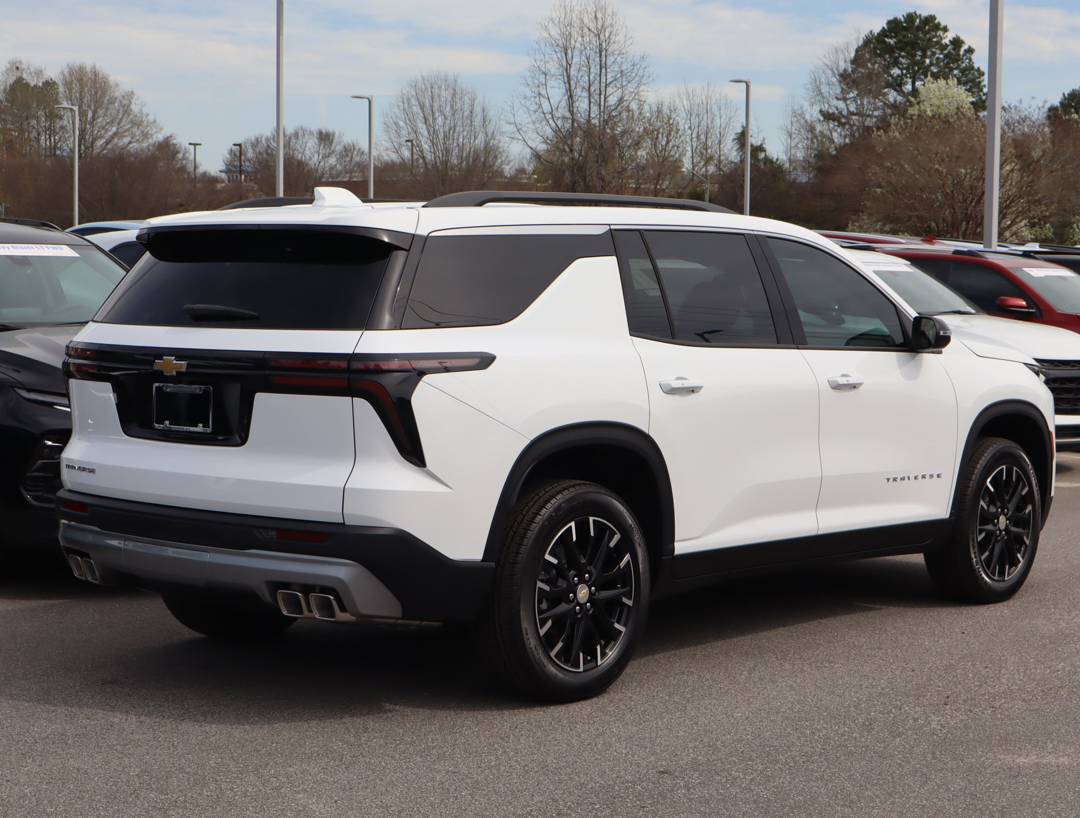 2026 Chevrolet Traverse FWD LT photo 4