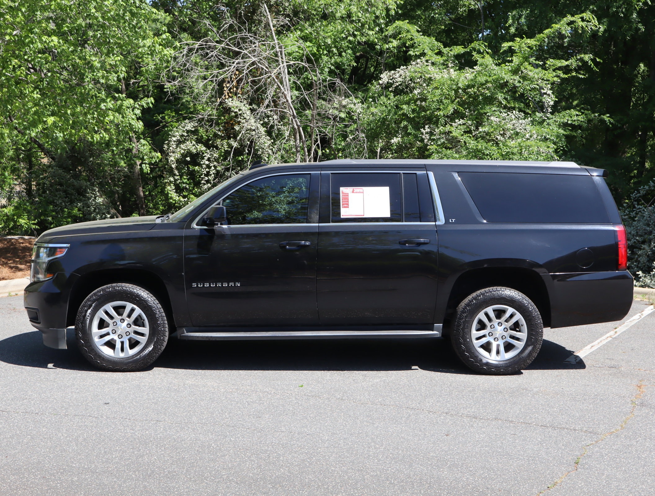 2019 Chevrolet Suburban LT photo 5