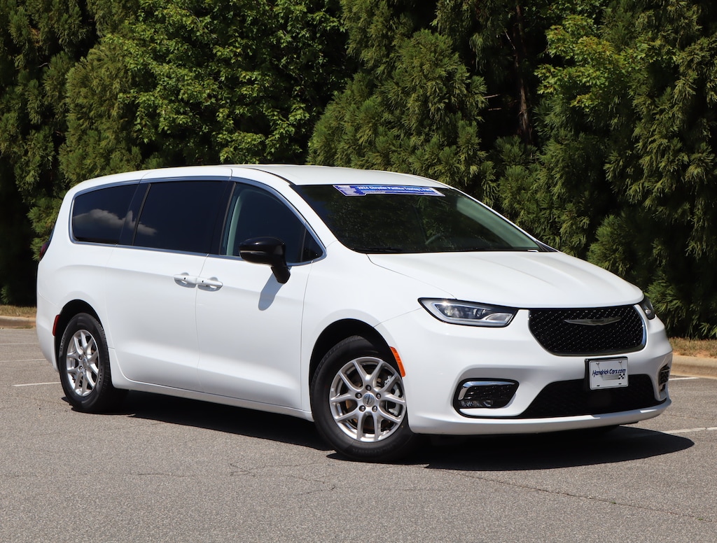 Used 2024 Chrysler Pacifica Touring L Minivan
