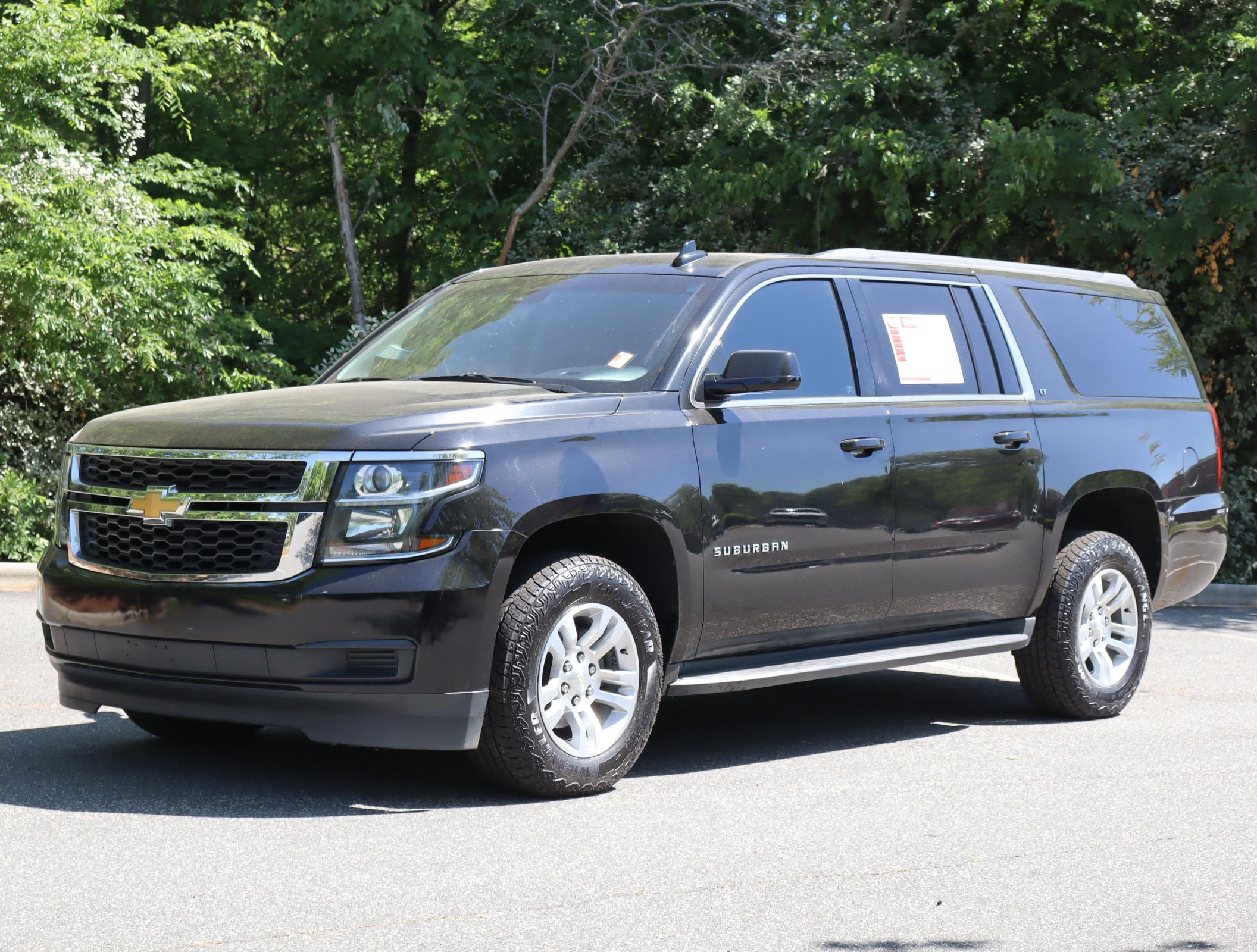 2019 Chevrolet Suburban LT photo 4