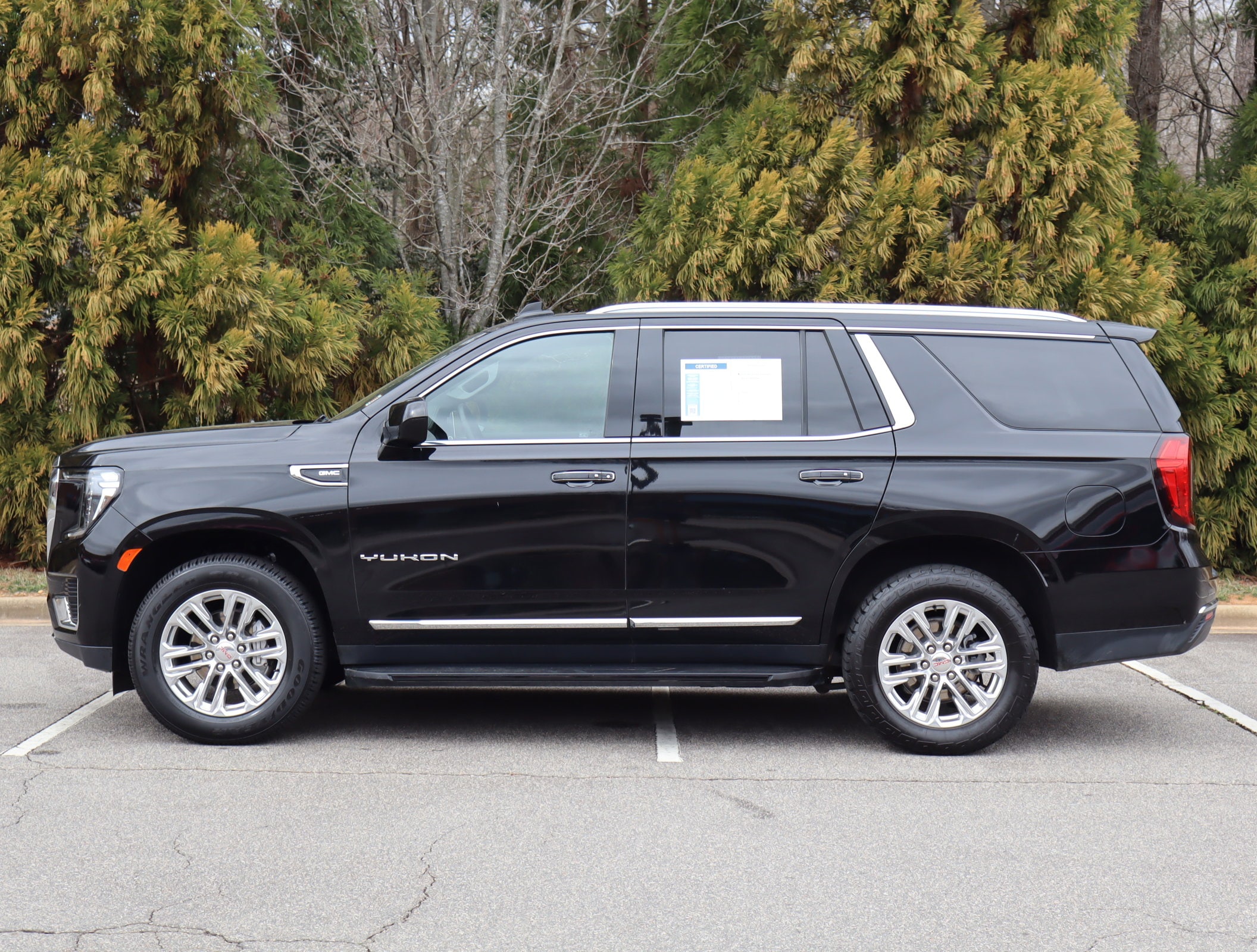 2024 GMC Yukon SLT photo 5