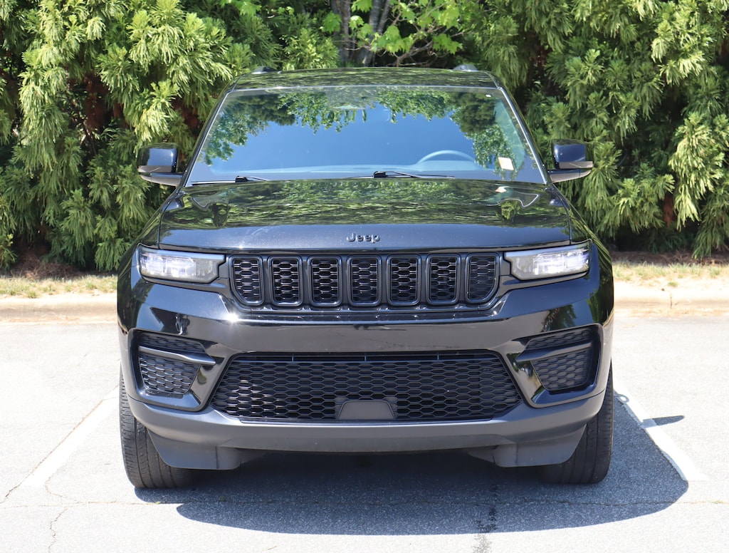 Used 2023 Jeep Grand Cherokee Altitude SUV