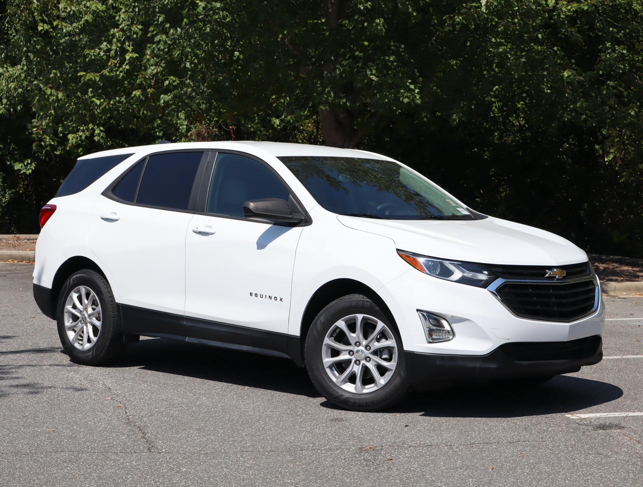2020 Chevrolet Equinox LS photo 2