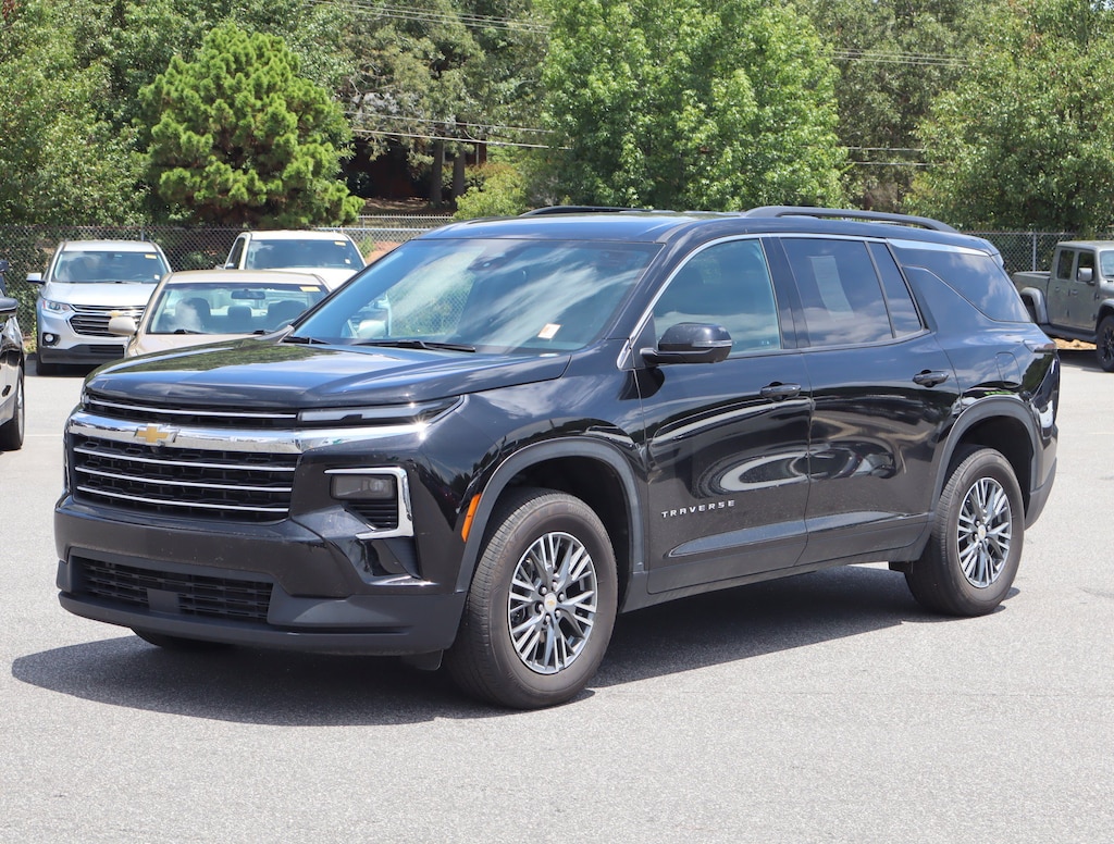 Used 2024 Chevrolet Traverse FWD LT SUV