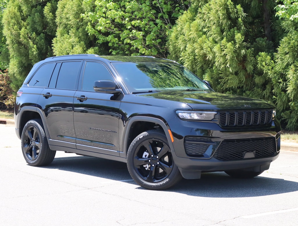 Used 2023 Jeep Grand Cherokee Altitude SUV