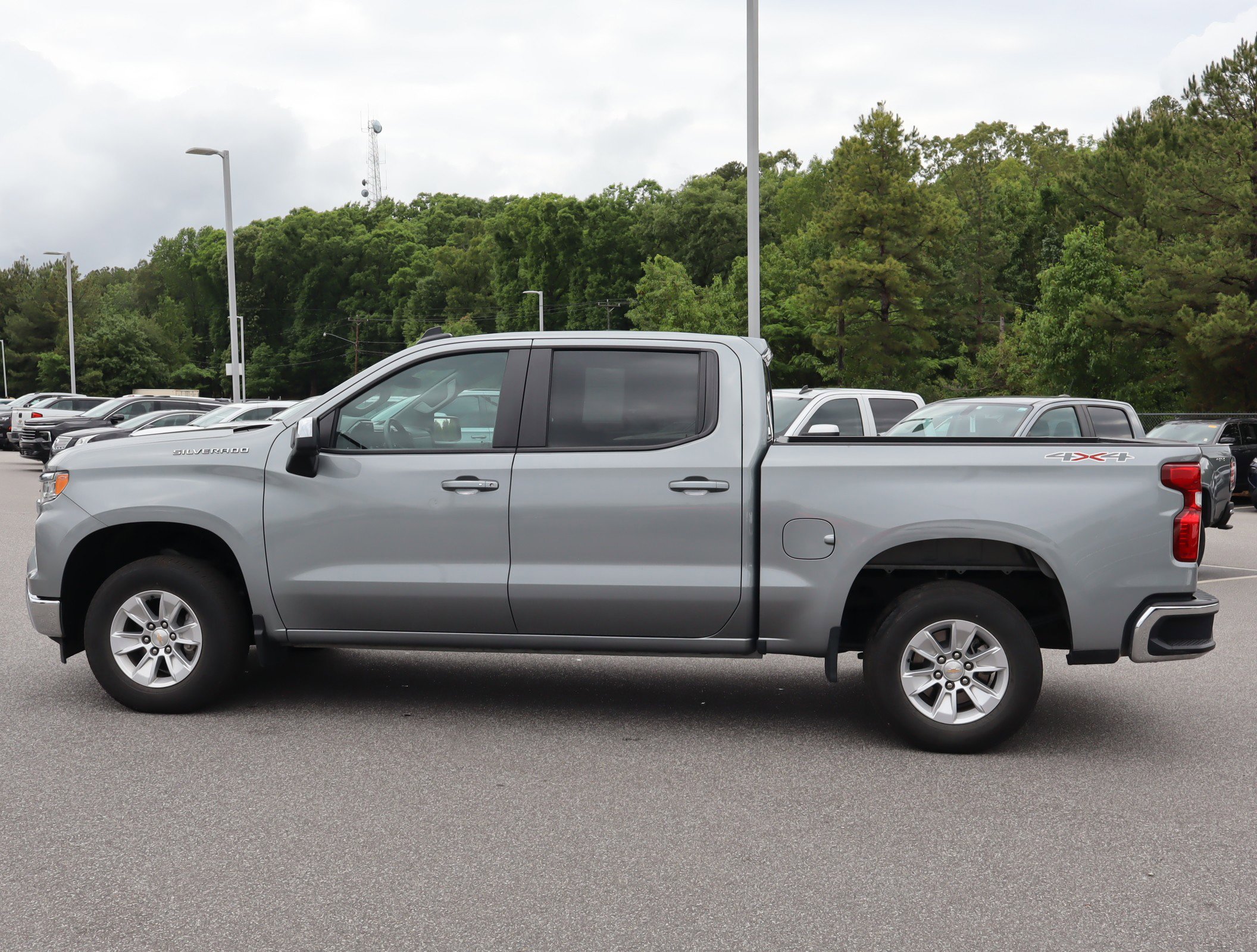 2025 Chevrolet Silverado 1500 LT photo 5