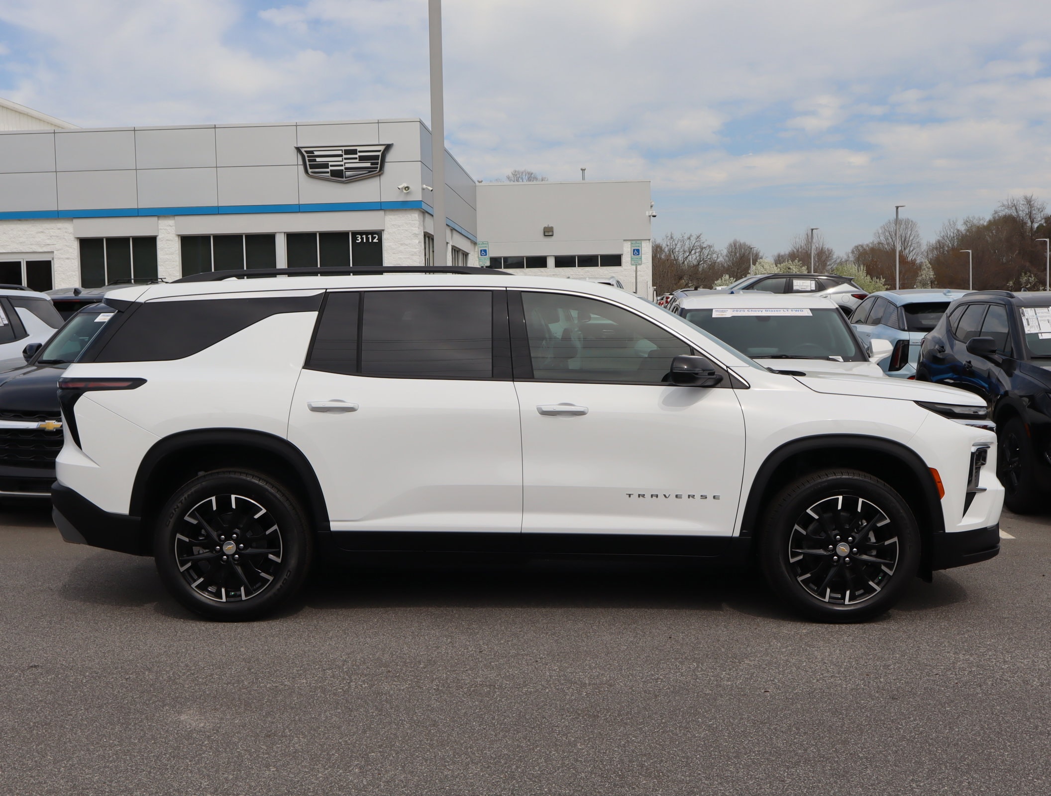 2026 Chevrolet Traverse FWD LT photo 5