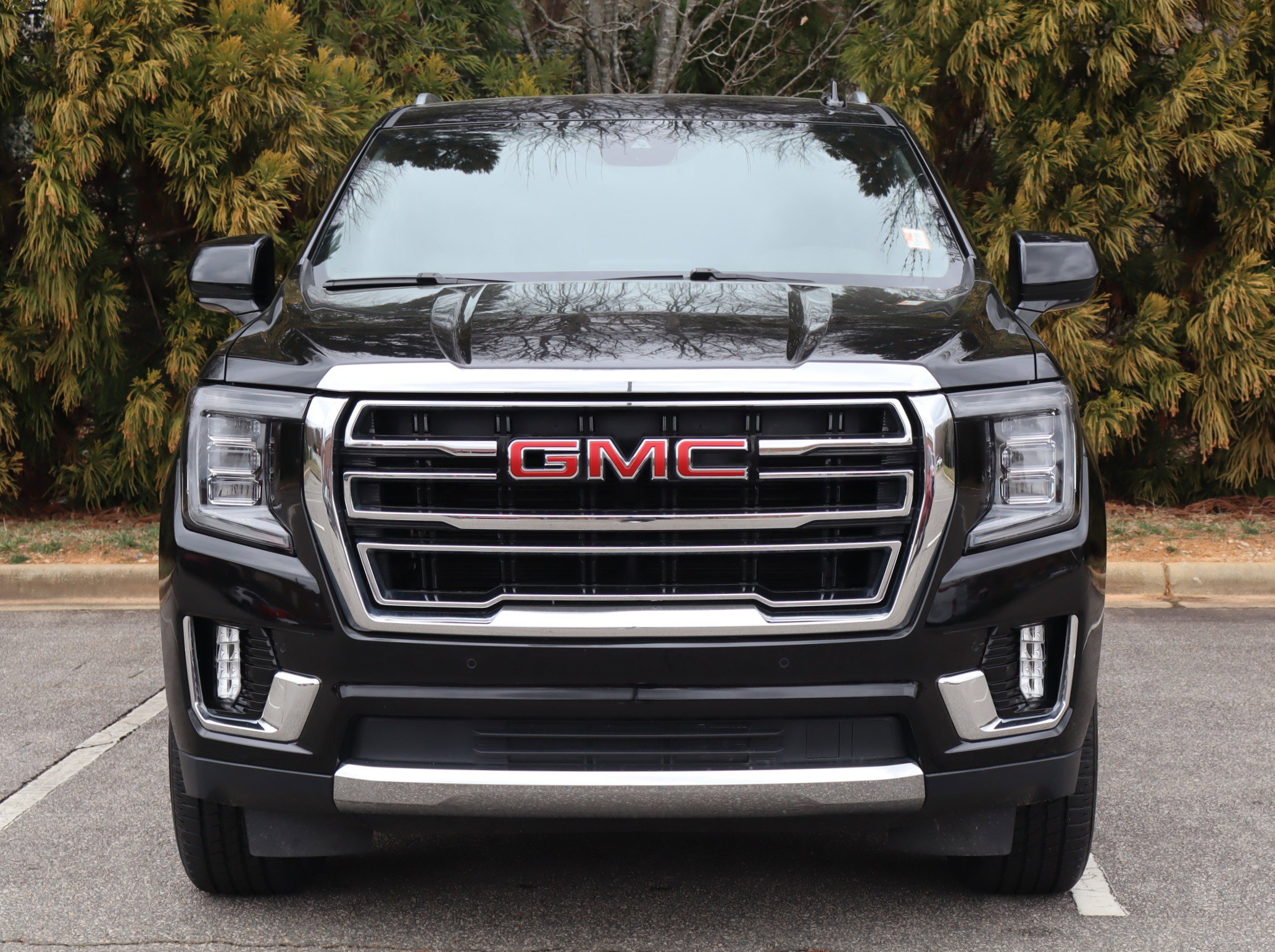 2024 GMC Yukon SLT photo 2
