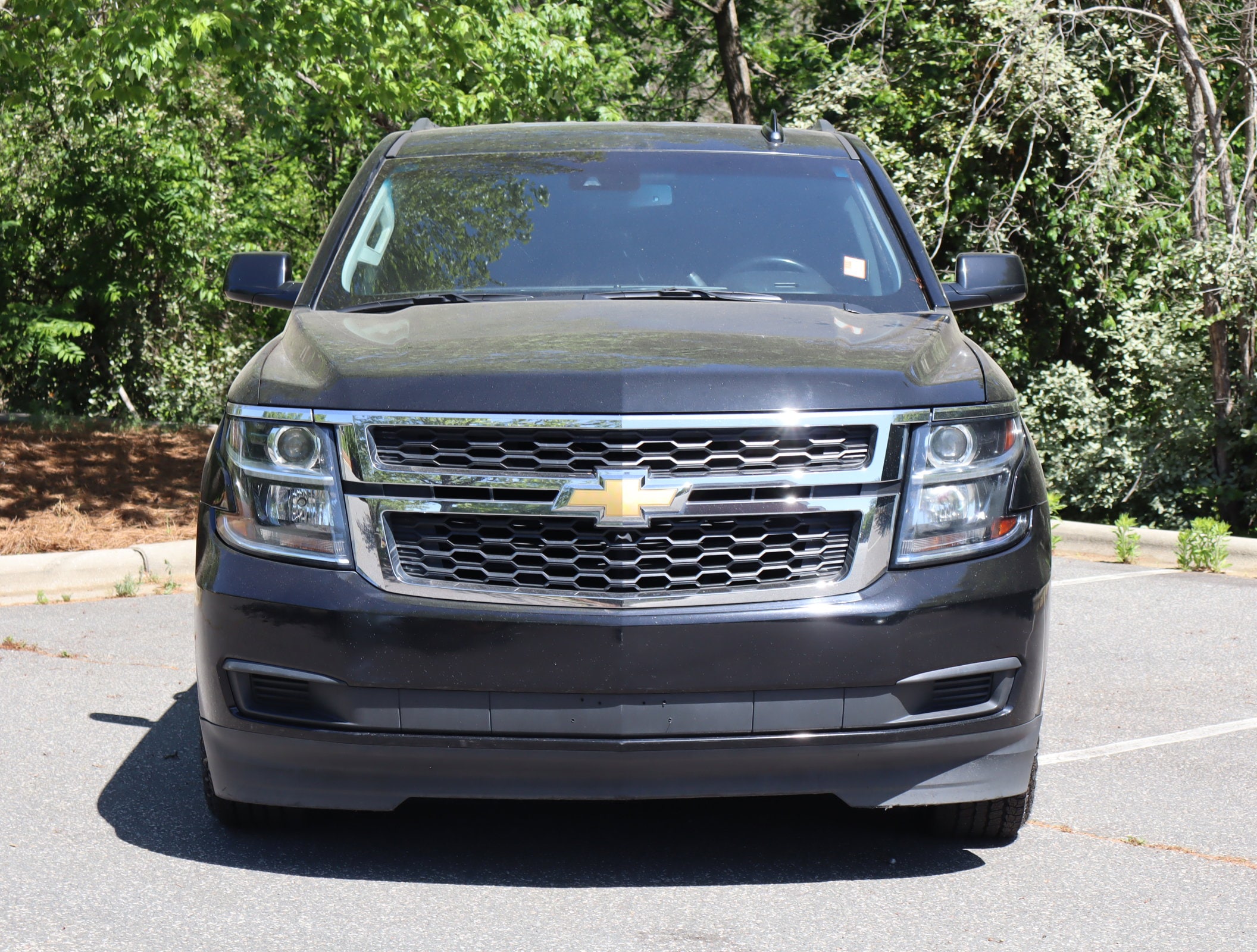 2019 Chevrolet Suburban LT photo 2